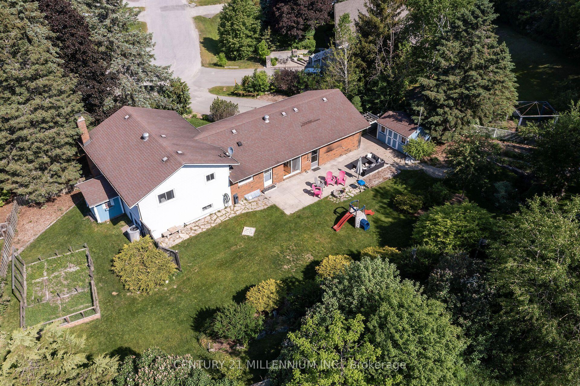 41 Douglas Crescent — photo 1