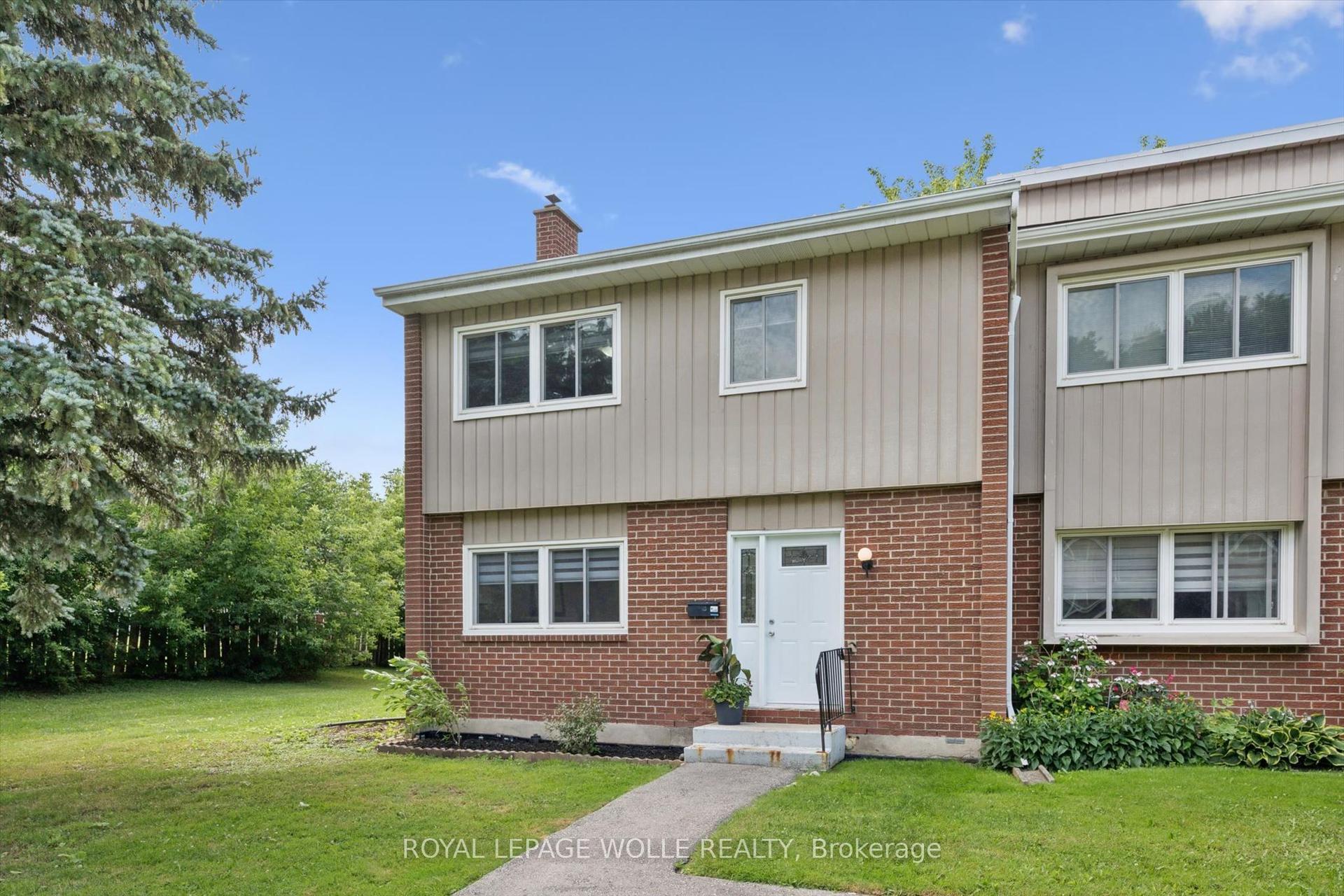 121 University Avenue E 11 #11, Waterloo — Condo Town for sale, photo 1