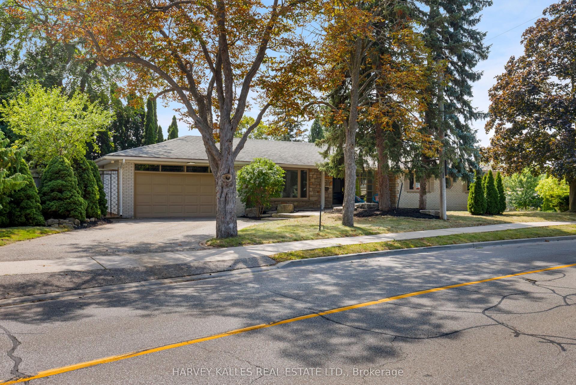215 Edenbridge Drive, Toronto — Detached for lease, photo 1