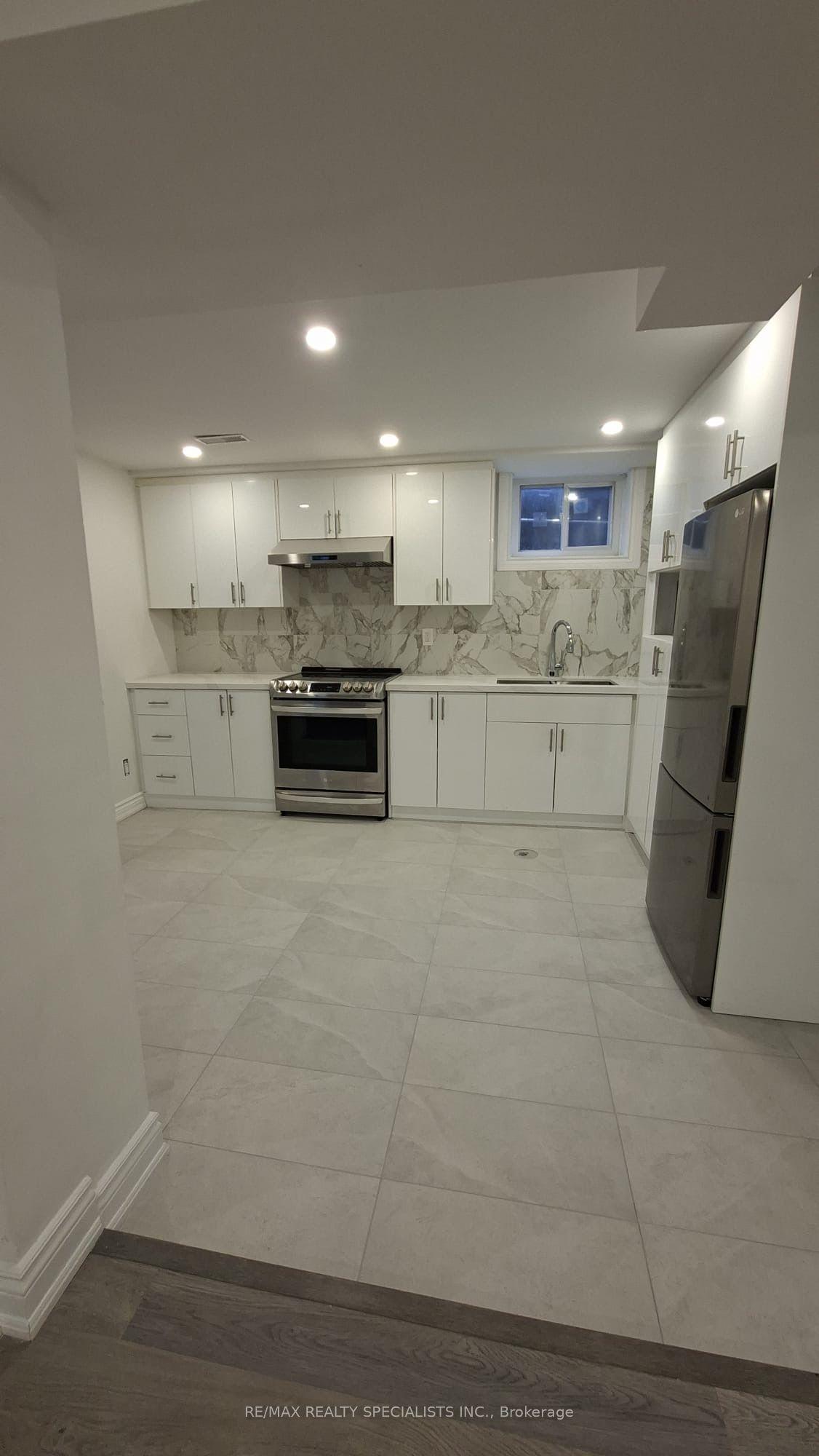 225 Waverly Street S LOWER #LOWER — photo 1