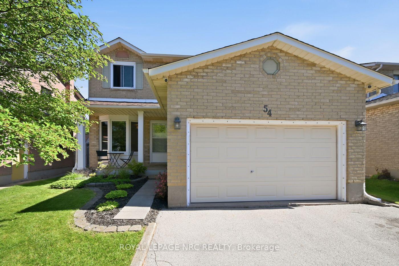 54 Merritt Crescent — photo 1
