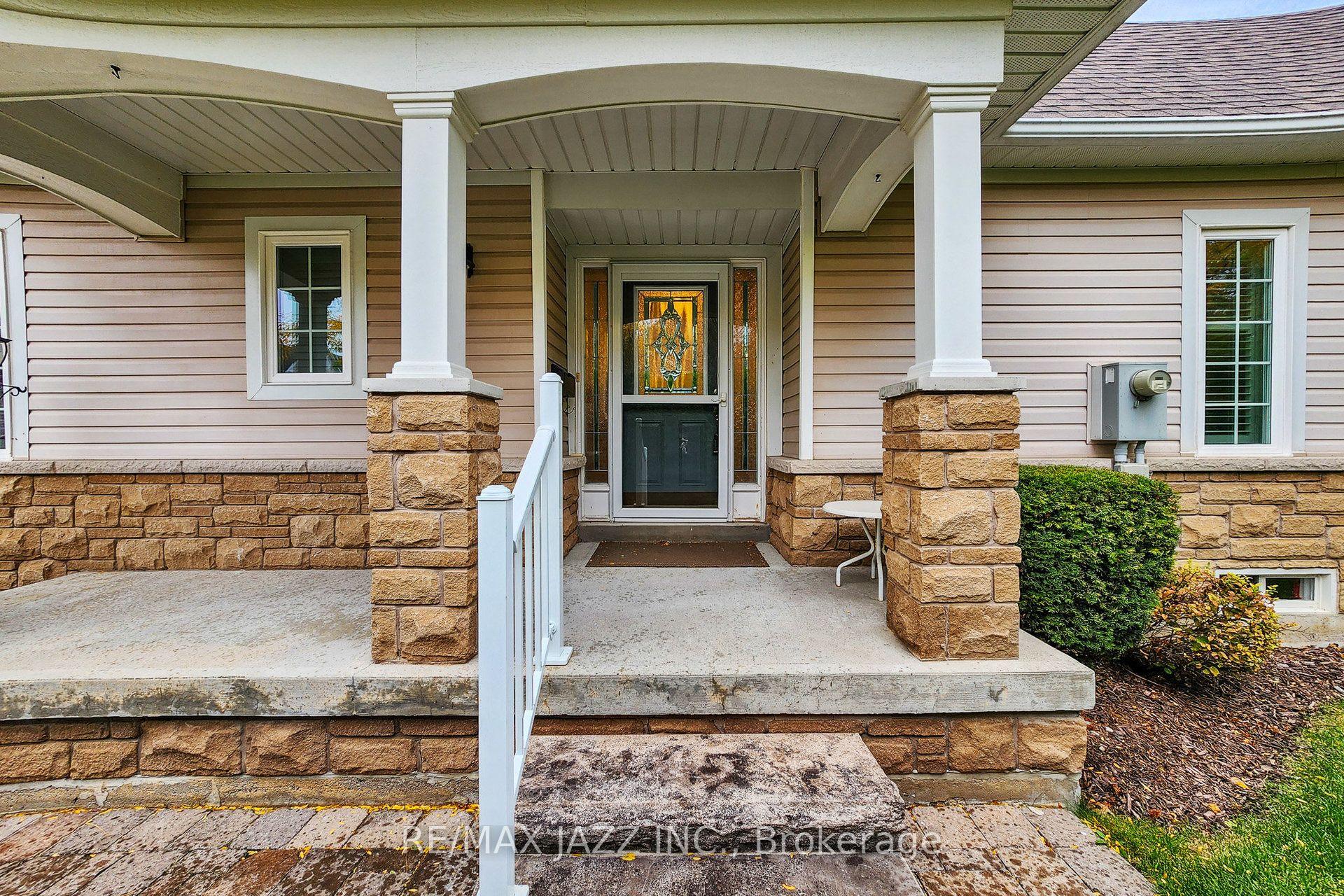 350 Lakebreeze Drive 9 #9 — photo 1