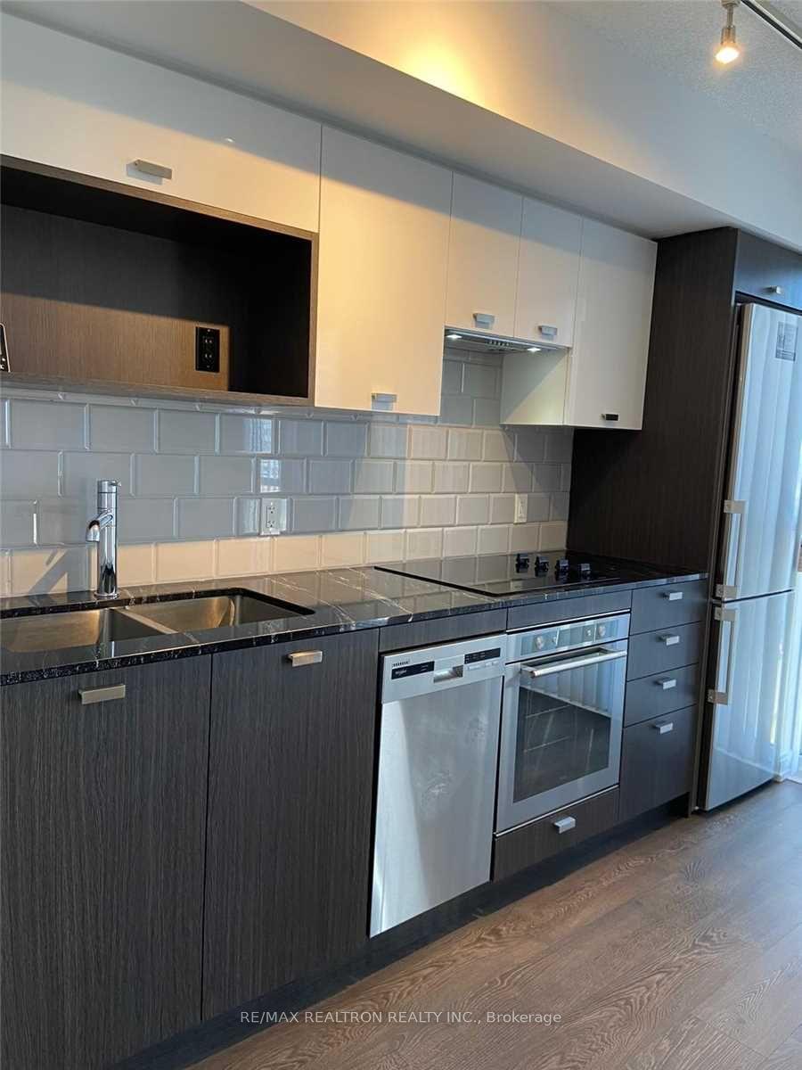 275 Village Green Square 817 #817 — photo 1
