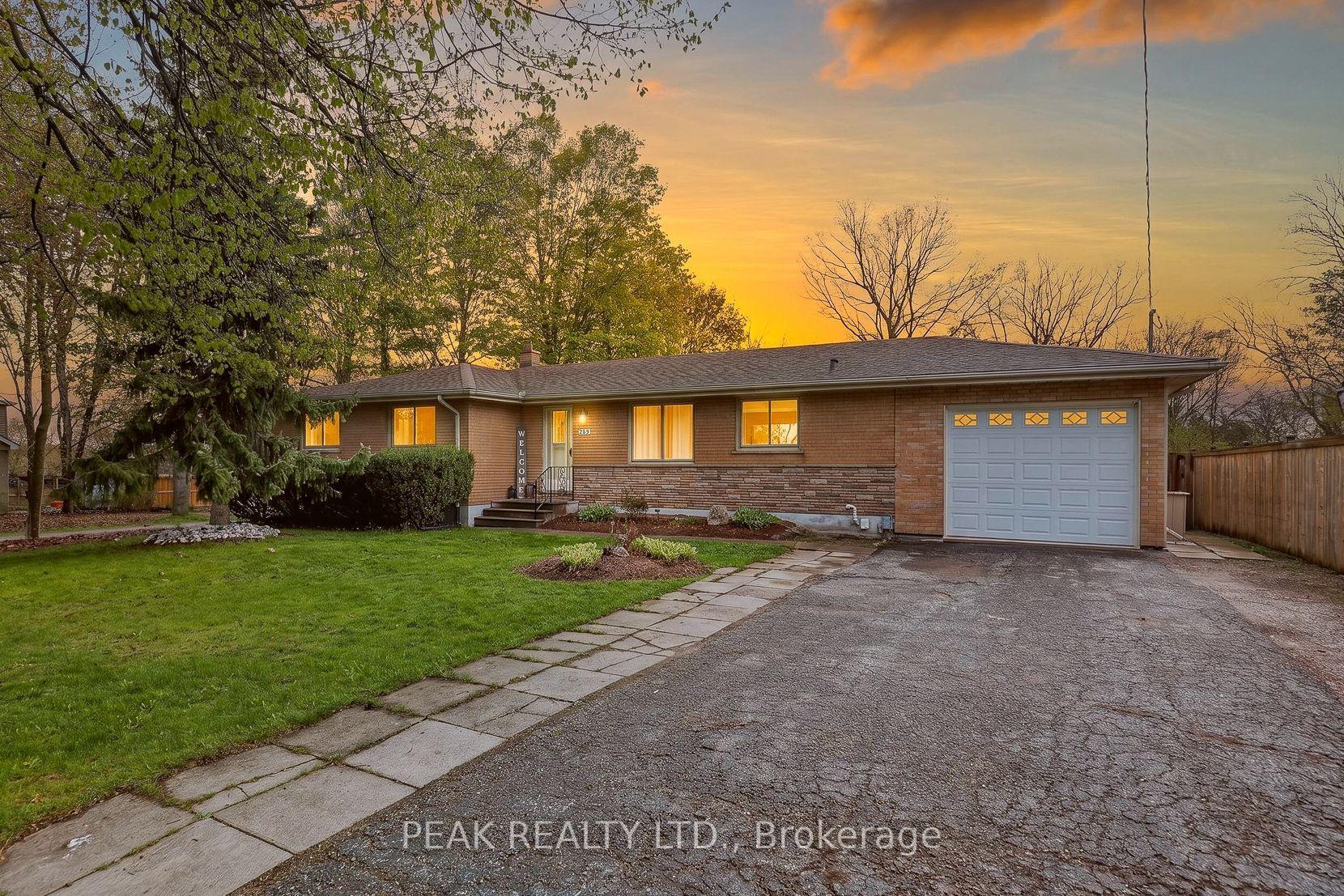 269 Robinson Street — photo 1