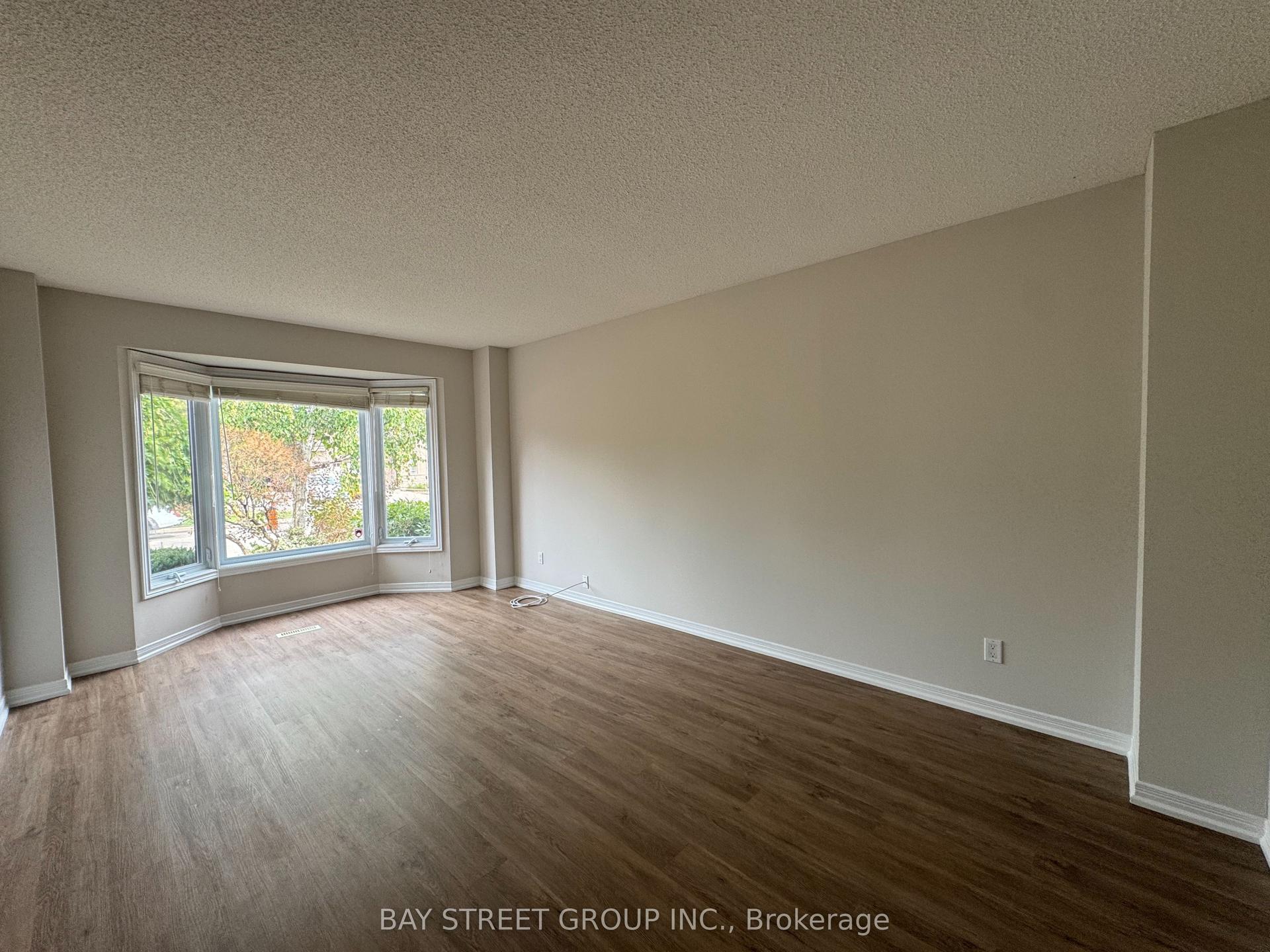 2034 Oxford Avenue, Oakville — Detached for lease, photo 1