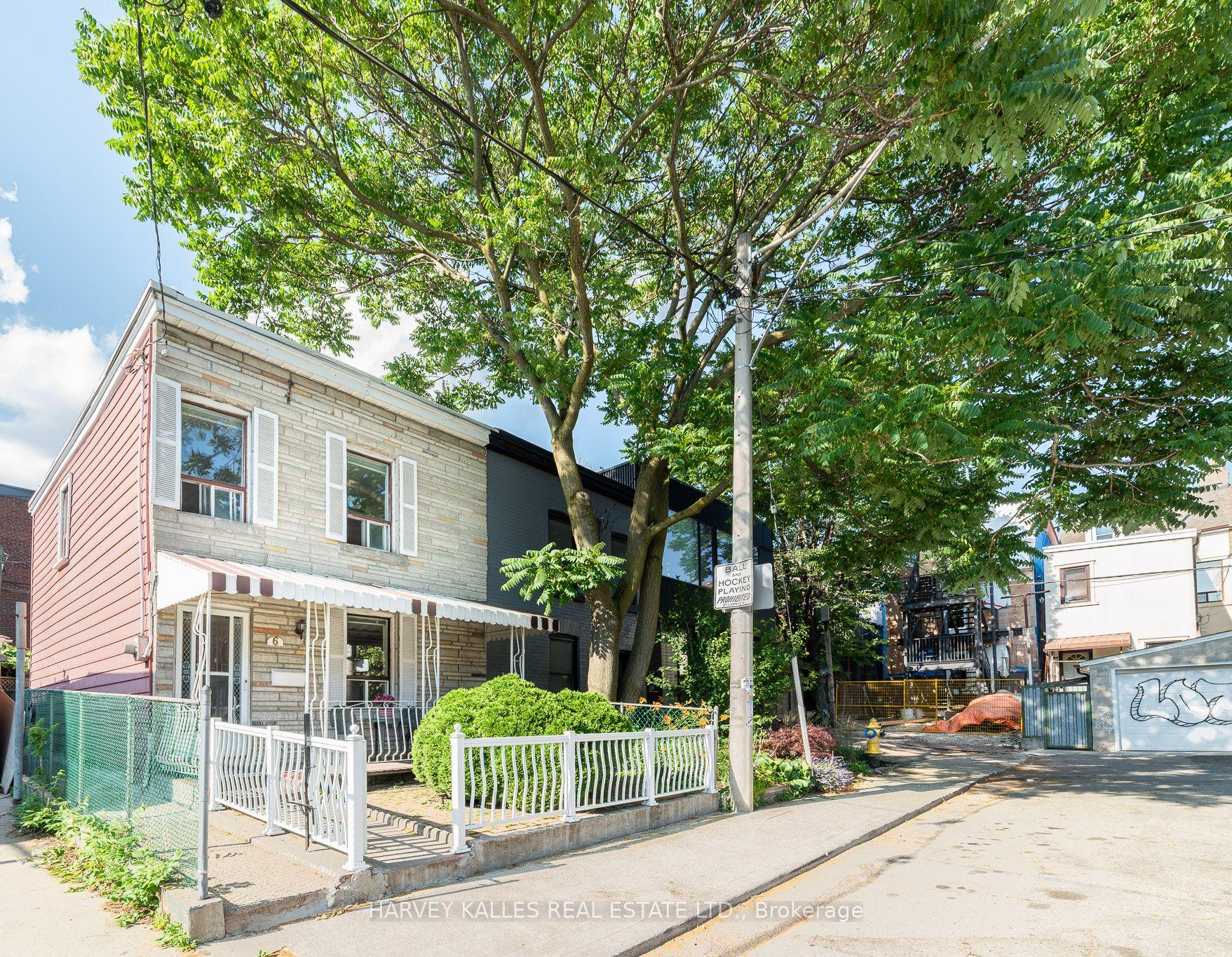 6 Crocker Avenue, Toronto — Townhouse for sale, photo 1