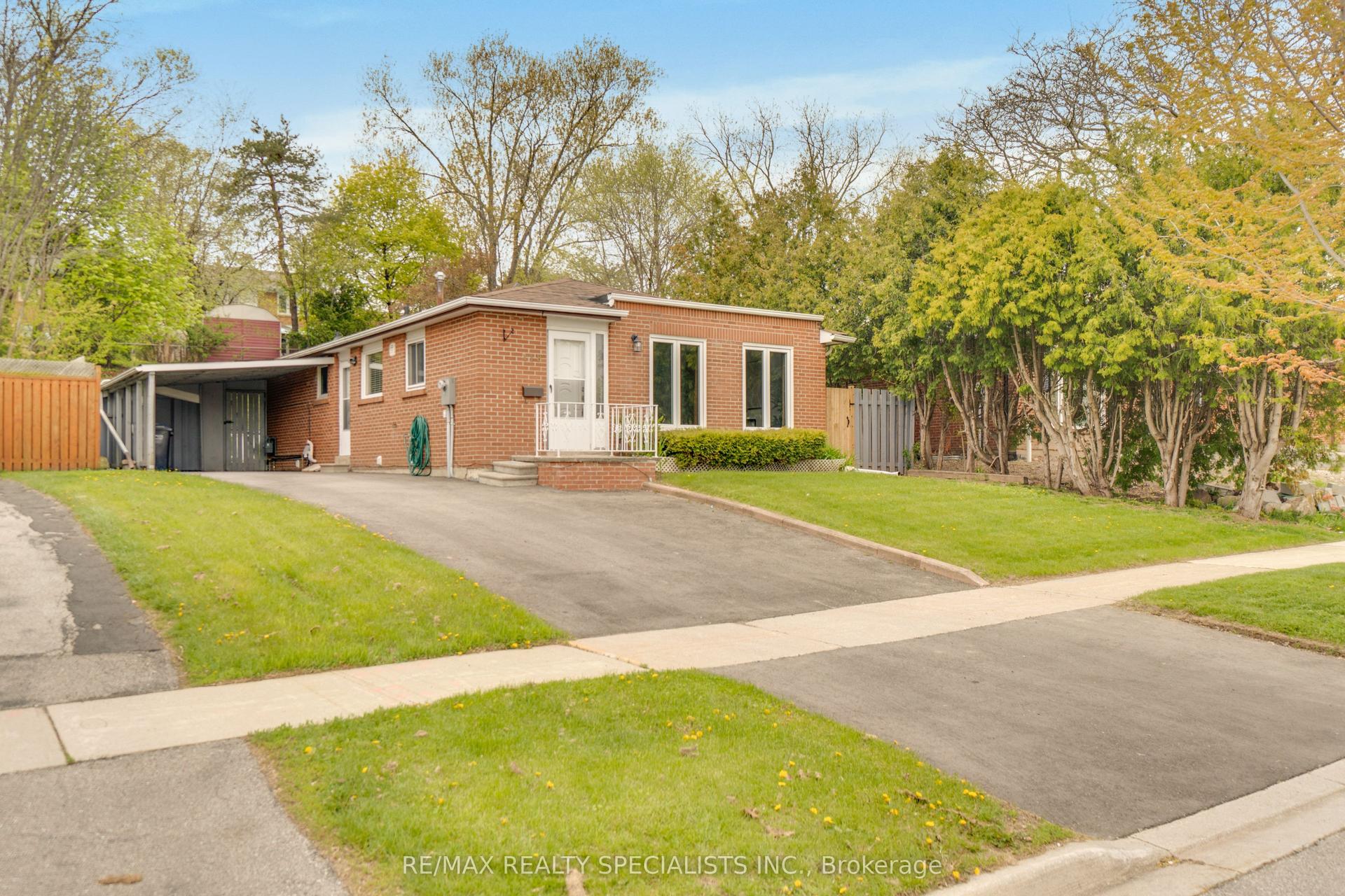 118 Bonham Boulevard — photo 1