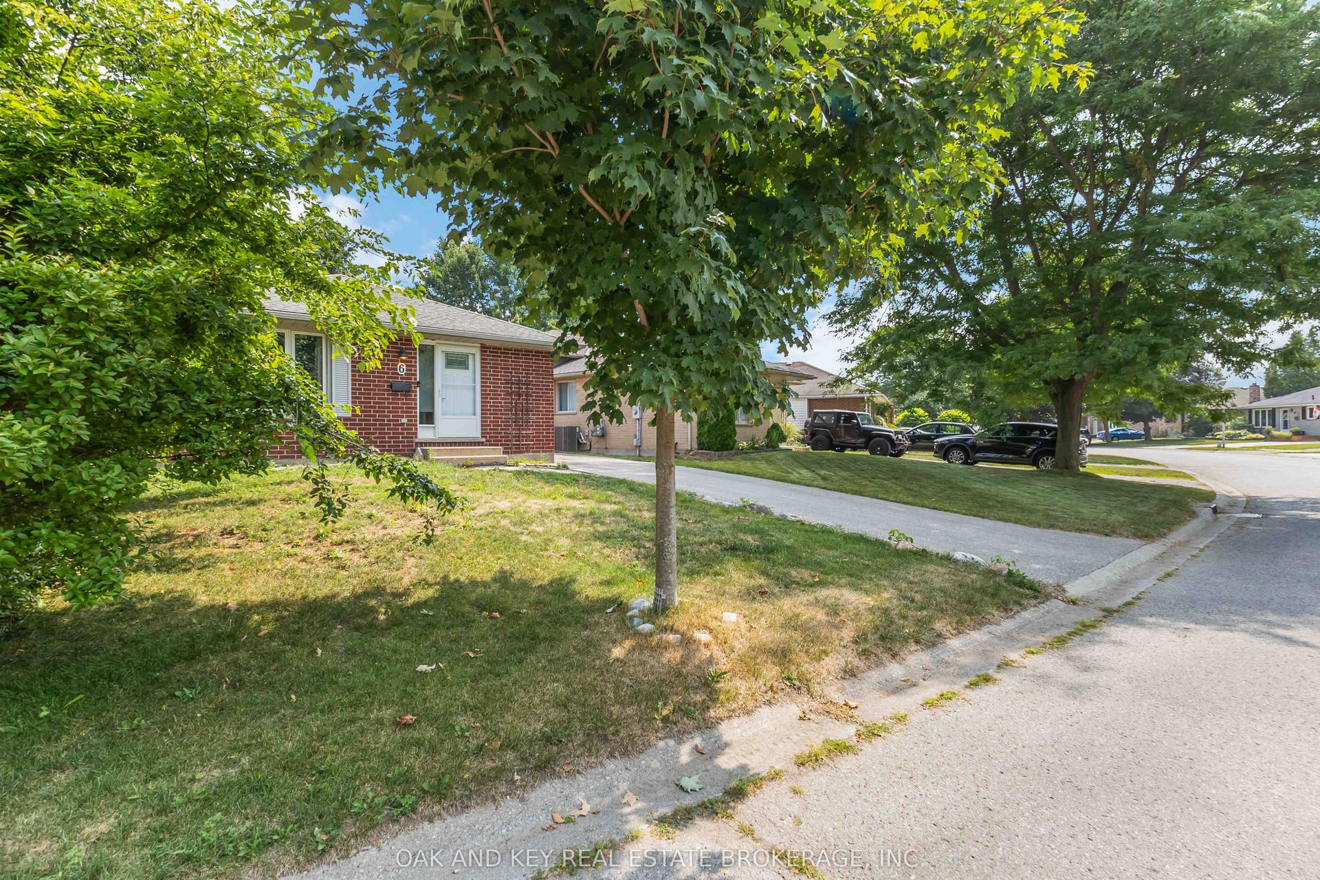 6 WEYMOUTH Drive — photo 1