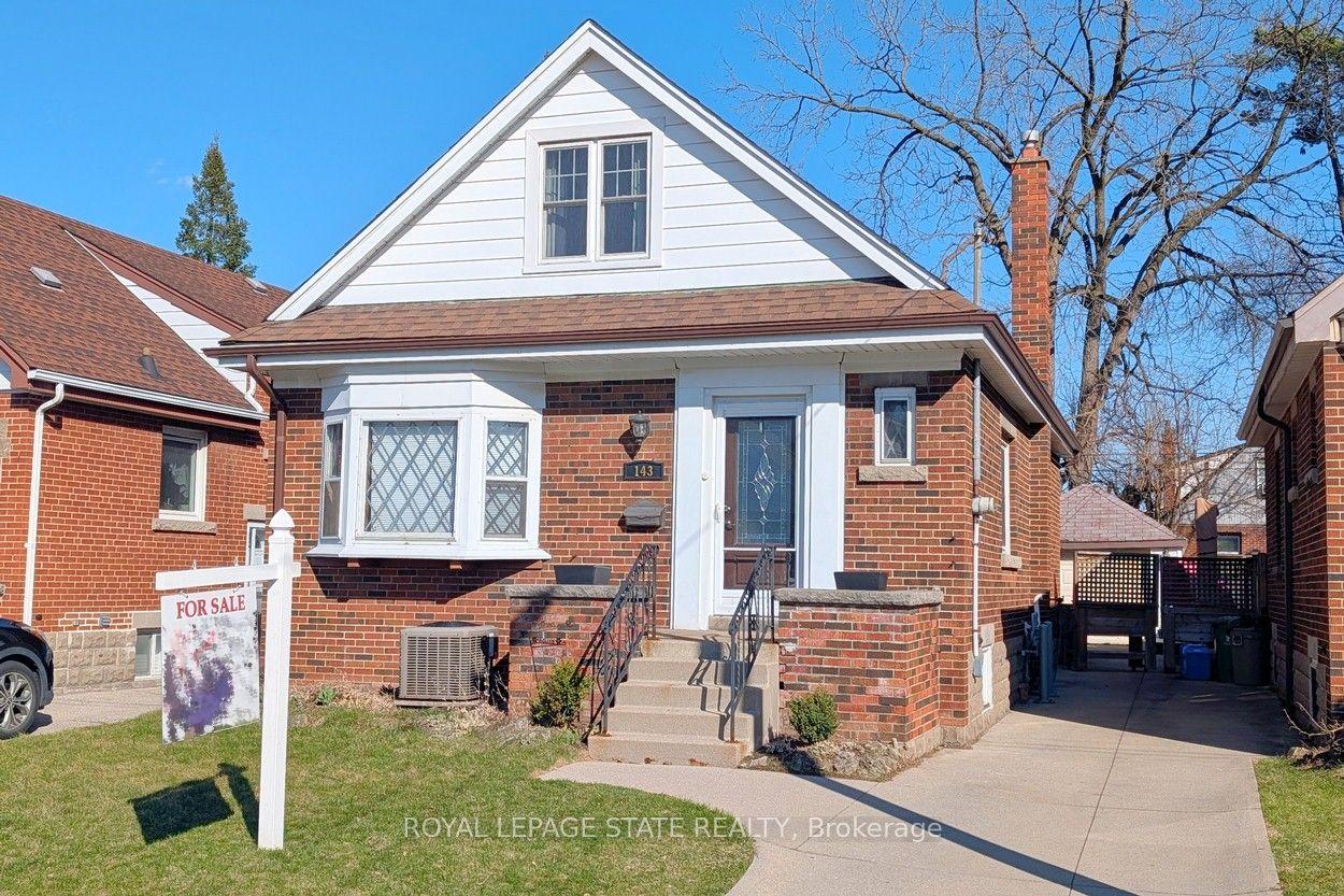 143 Huxley Avenue S — photo 1
