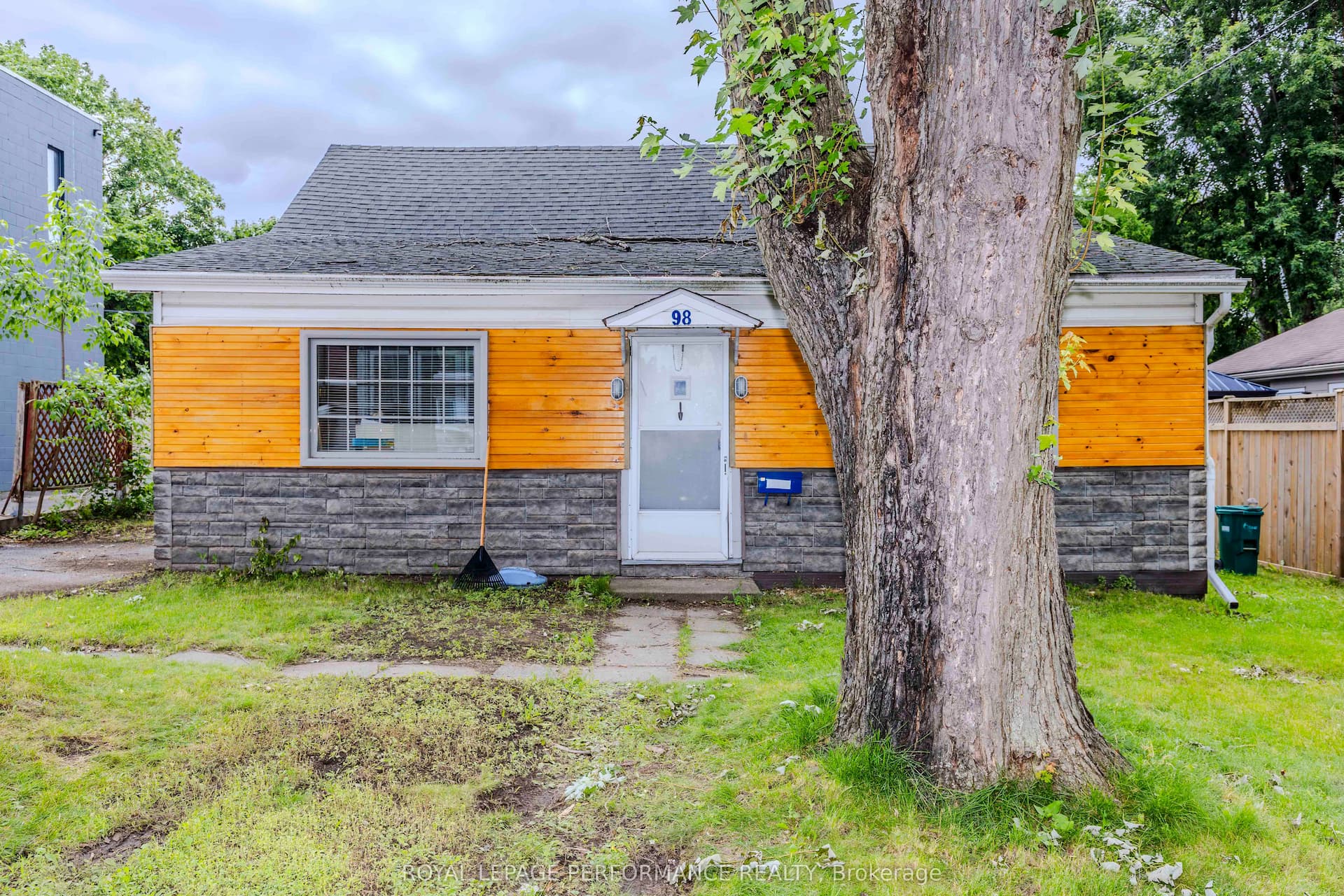 98 Boyce Avenue — photo 1