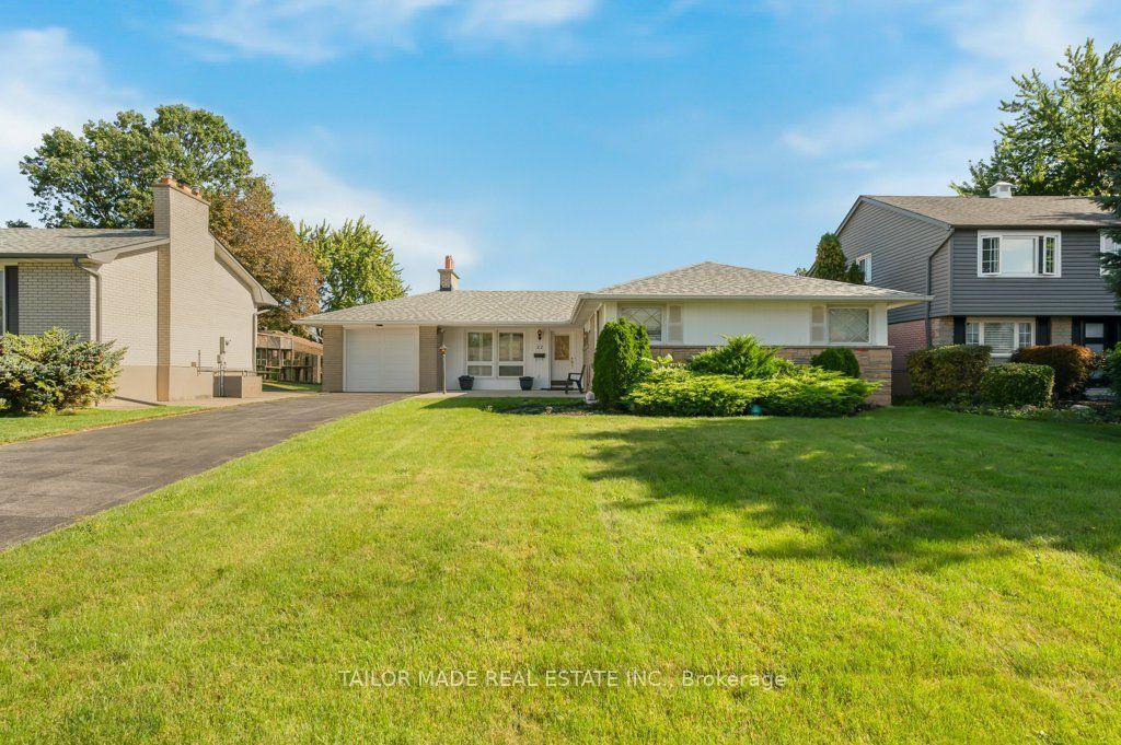 22 Greystone Crescent, Brampton — Detached for sale, photo 1