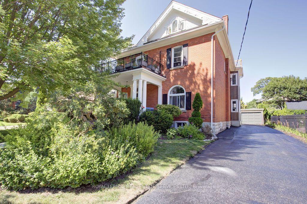 120 Hibernia Street, Stratford — Multiplex for sale, photo 1