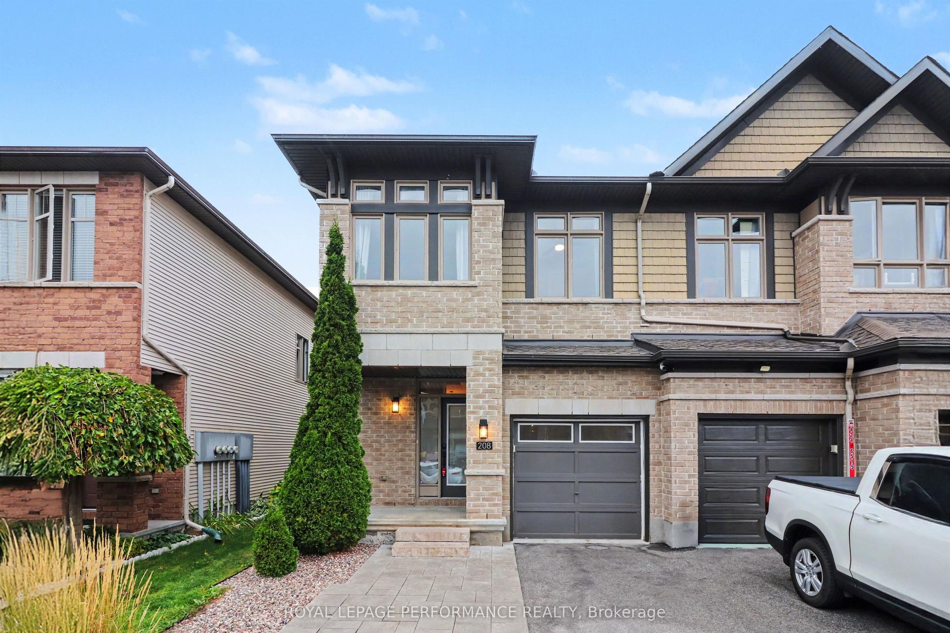 208 Butterfly Walk, Orleans - Convent Glen and Area — Townhouse for lease, photo 1