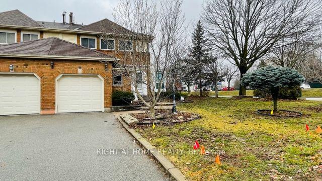 35 Davies Crescent — photo 1