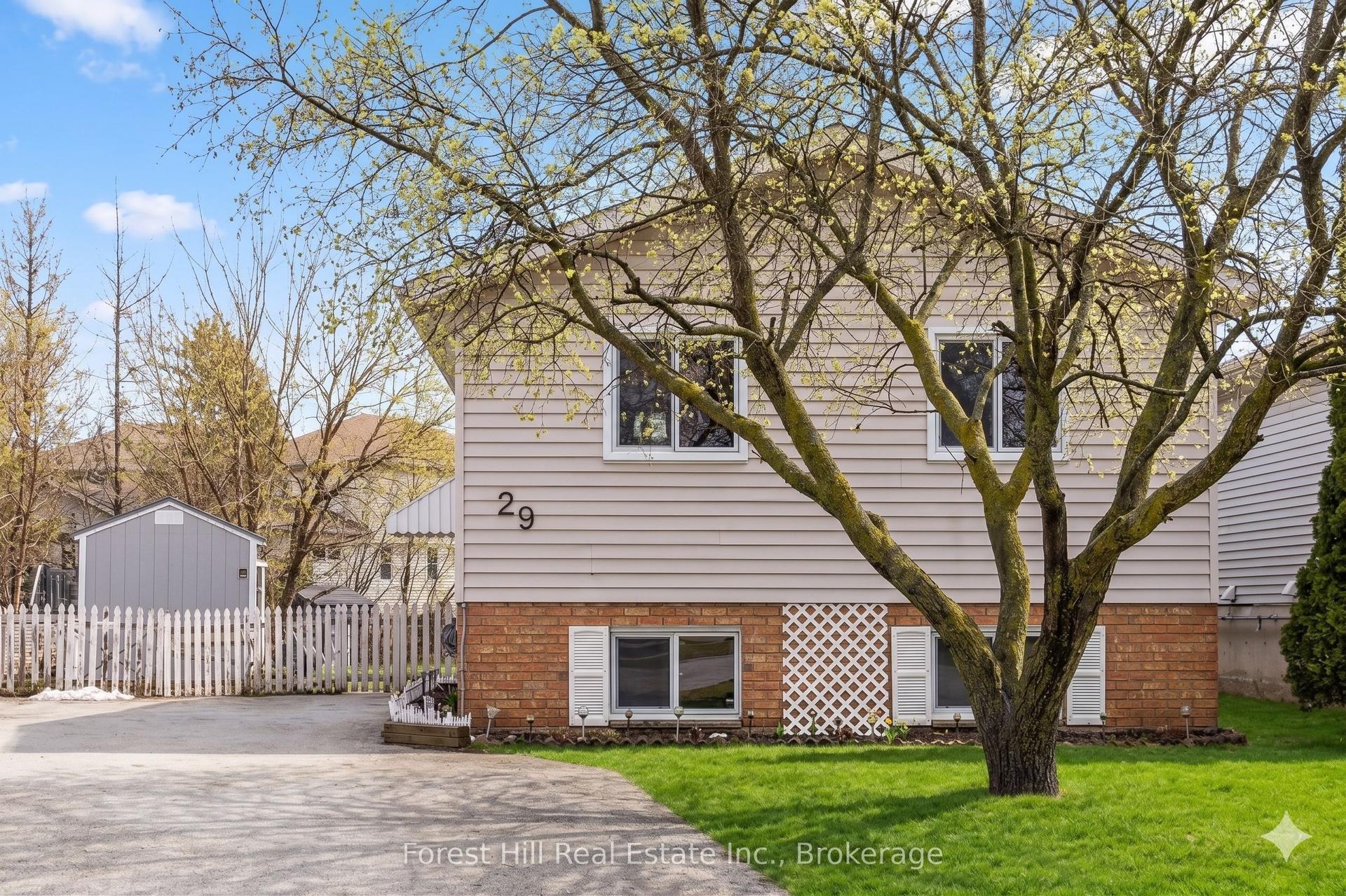 29 Dillon Drive, Collingwood — Detached for sale, photo 1