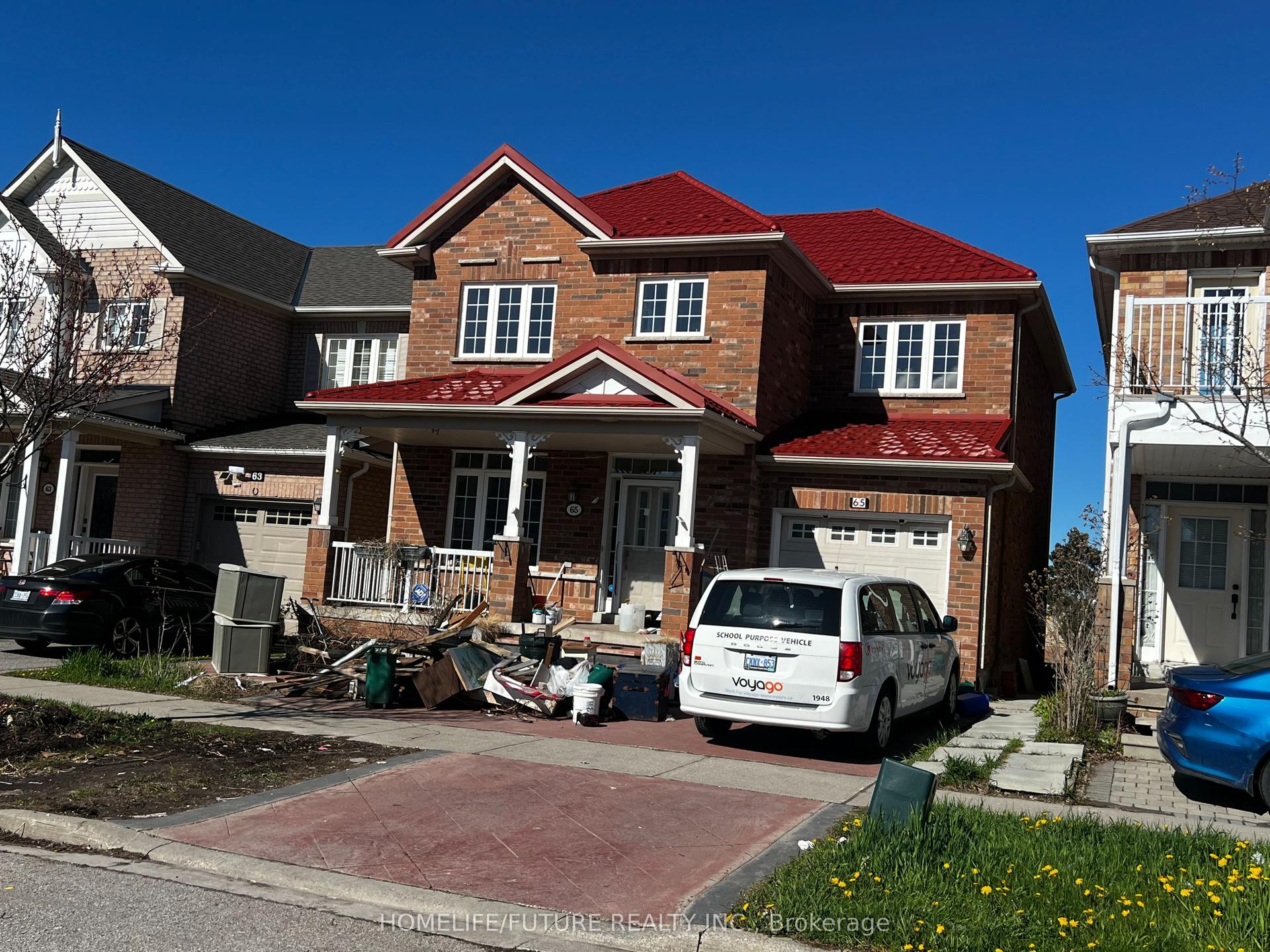 65 Maple Ridge Crescent — photo 1