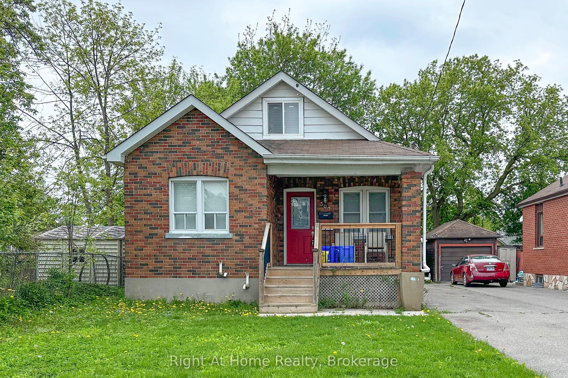 307 Vimy Avenue Main #Main, Oshawa — Detached for lease, photo 1