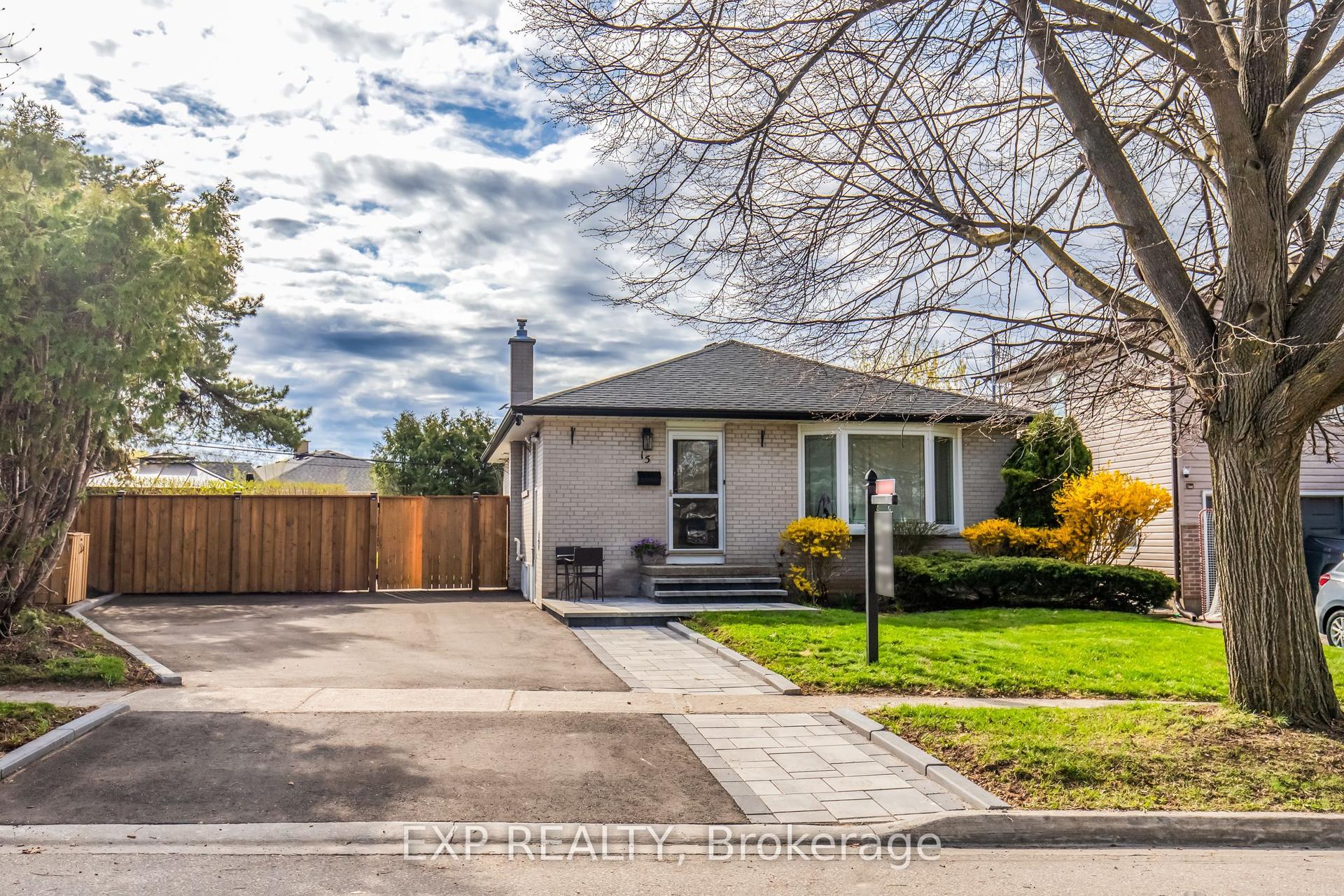 15 Rexway Drive — photo 1