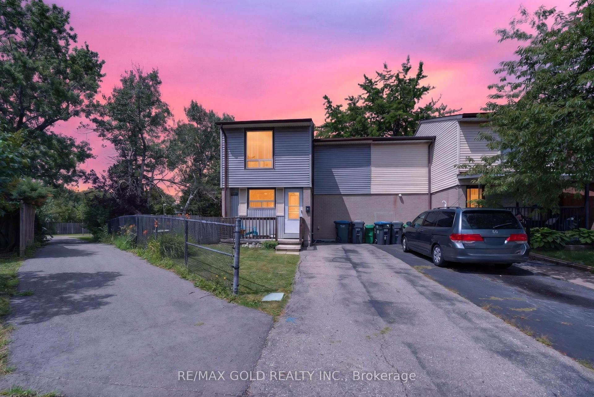 13 Gold Pine Court, Brampton — Townhouse for sale, photo 1