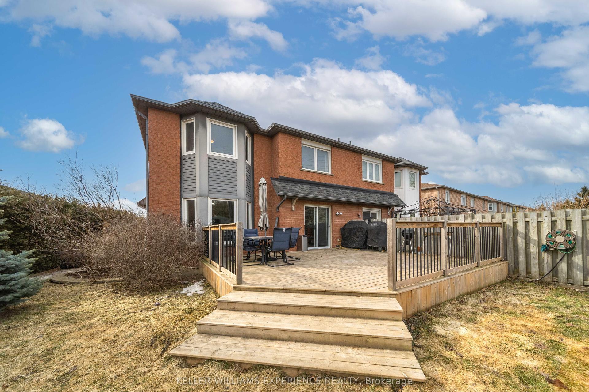 599 Walpole Crescent — photo 1