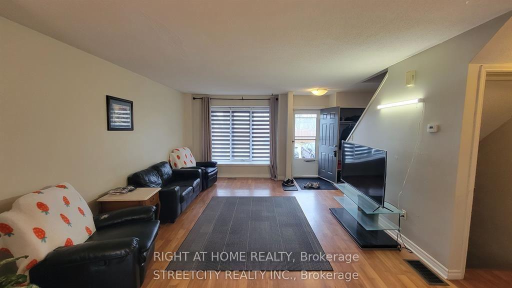 733 Deveron Crescent 108 #108, London South — Condo for lease, photo 1