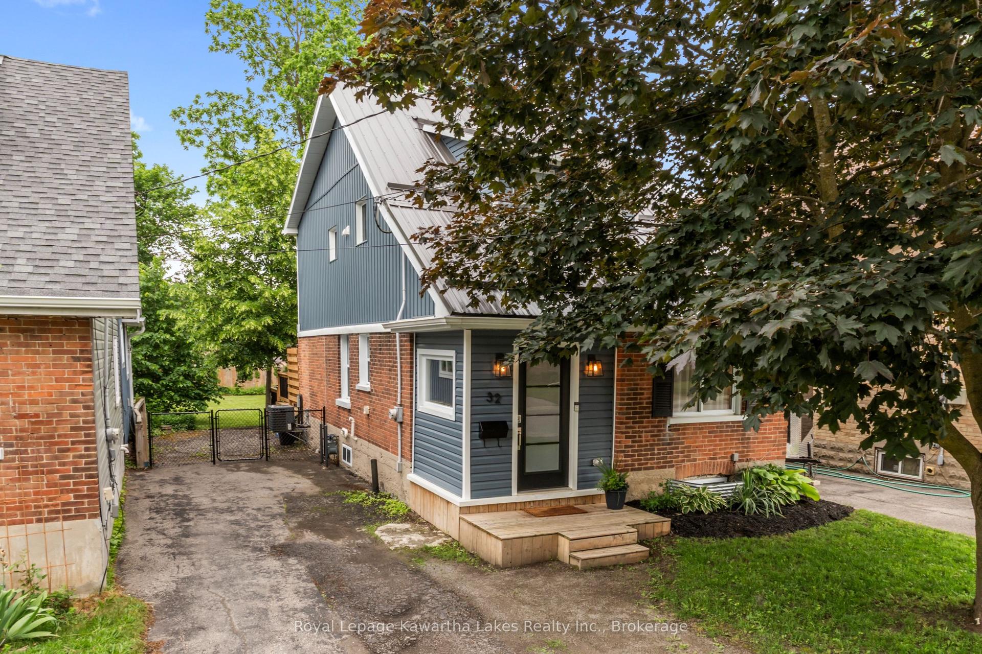 32 Simcoe Street — photo 1