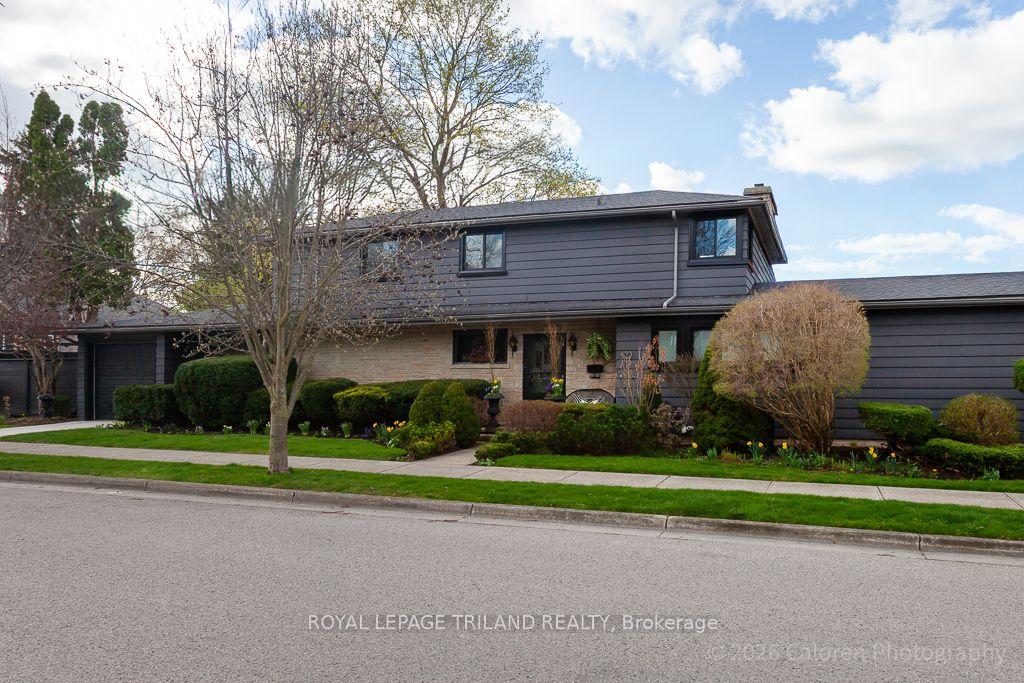 423 MOORE Street — photo 1