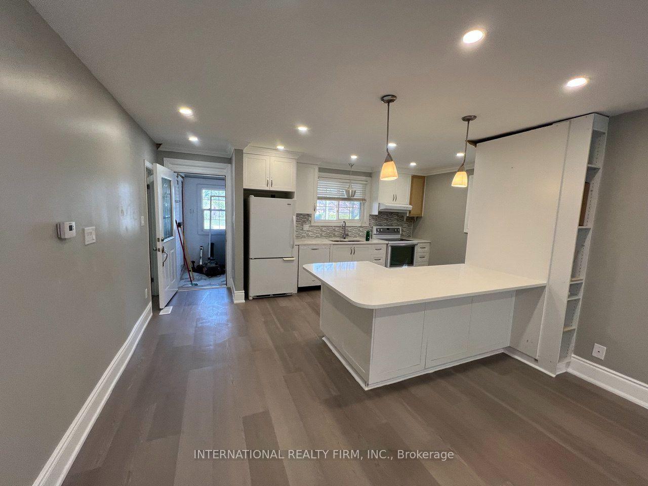73 Murray Drive 101 #101, Aurora — Detached for lease, photo 1