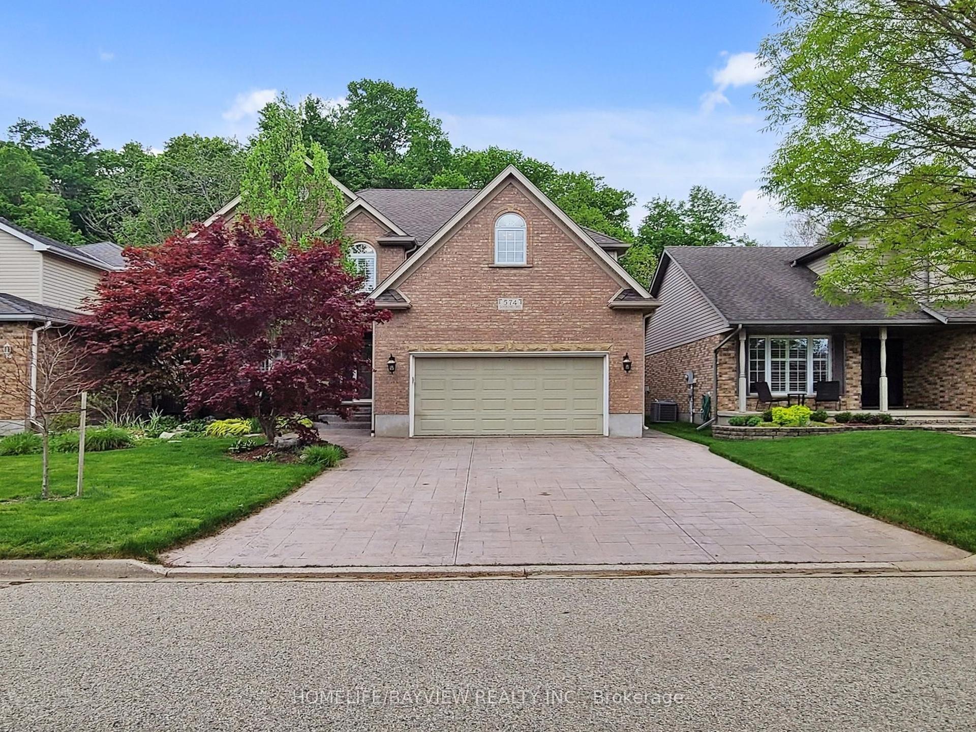 574 Sandbanks Crescent — photo 1