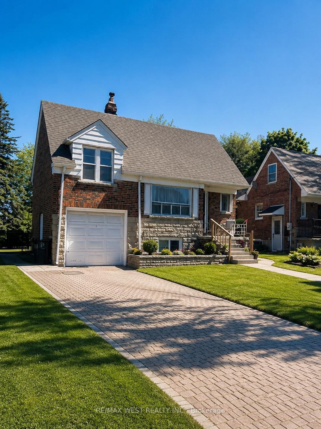 26 Parkland Road — photo 1