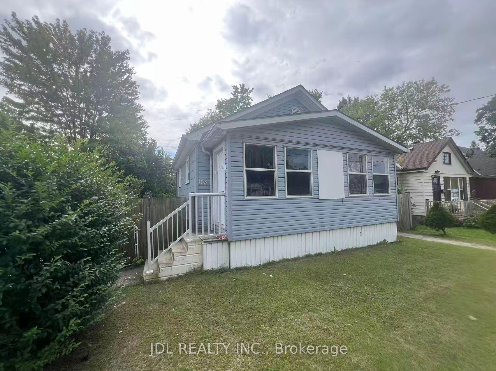 1045 OXFORD Street E, London East — Detached for sale, photo 1