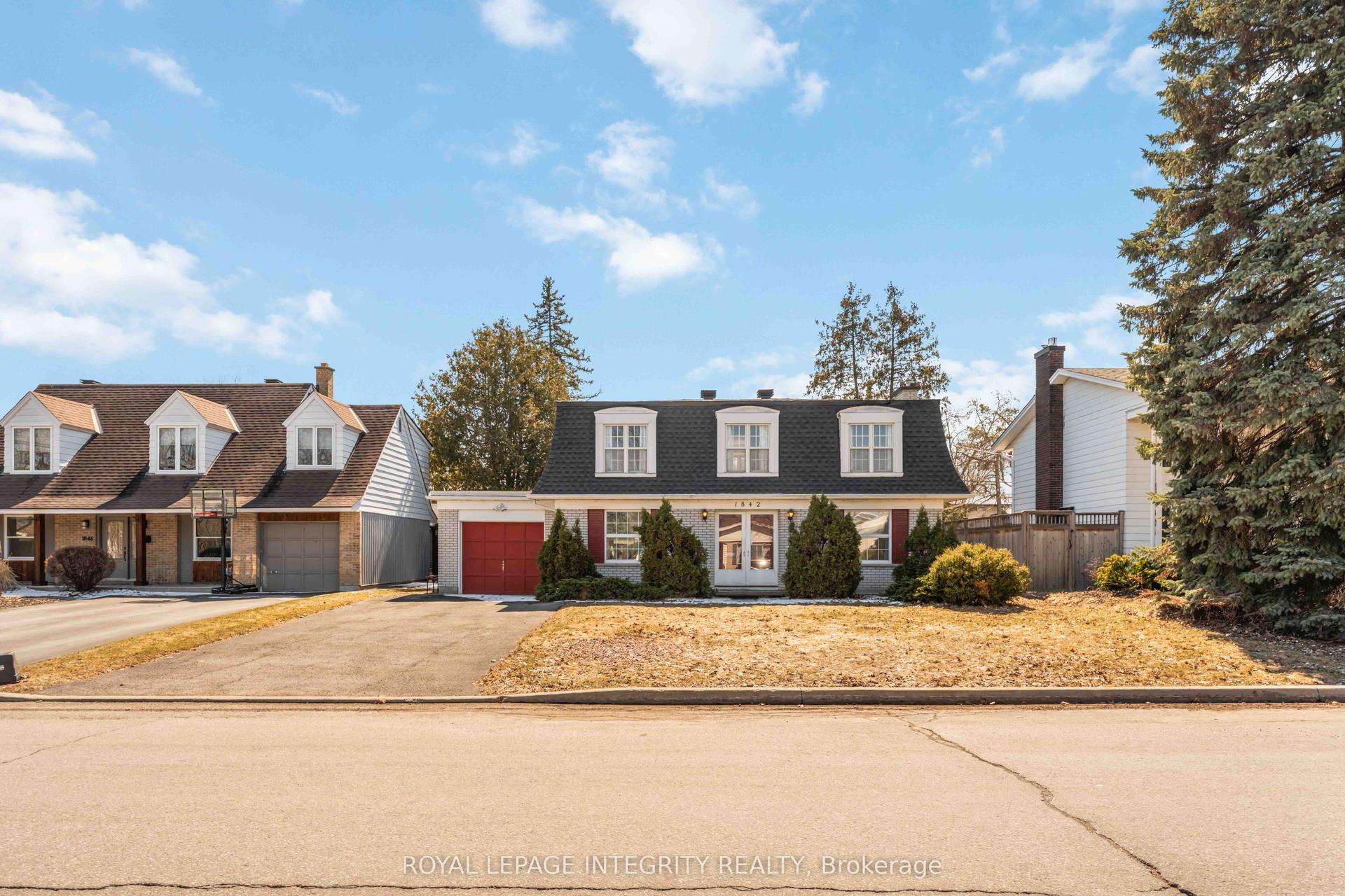 1842 Playfair Drive, Alta Vista and Area — Detached for lease, photo 1