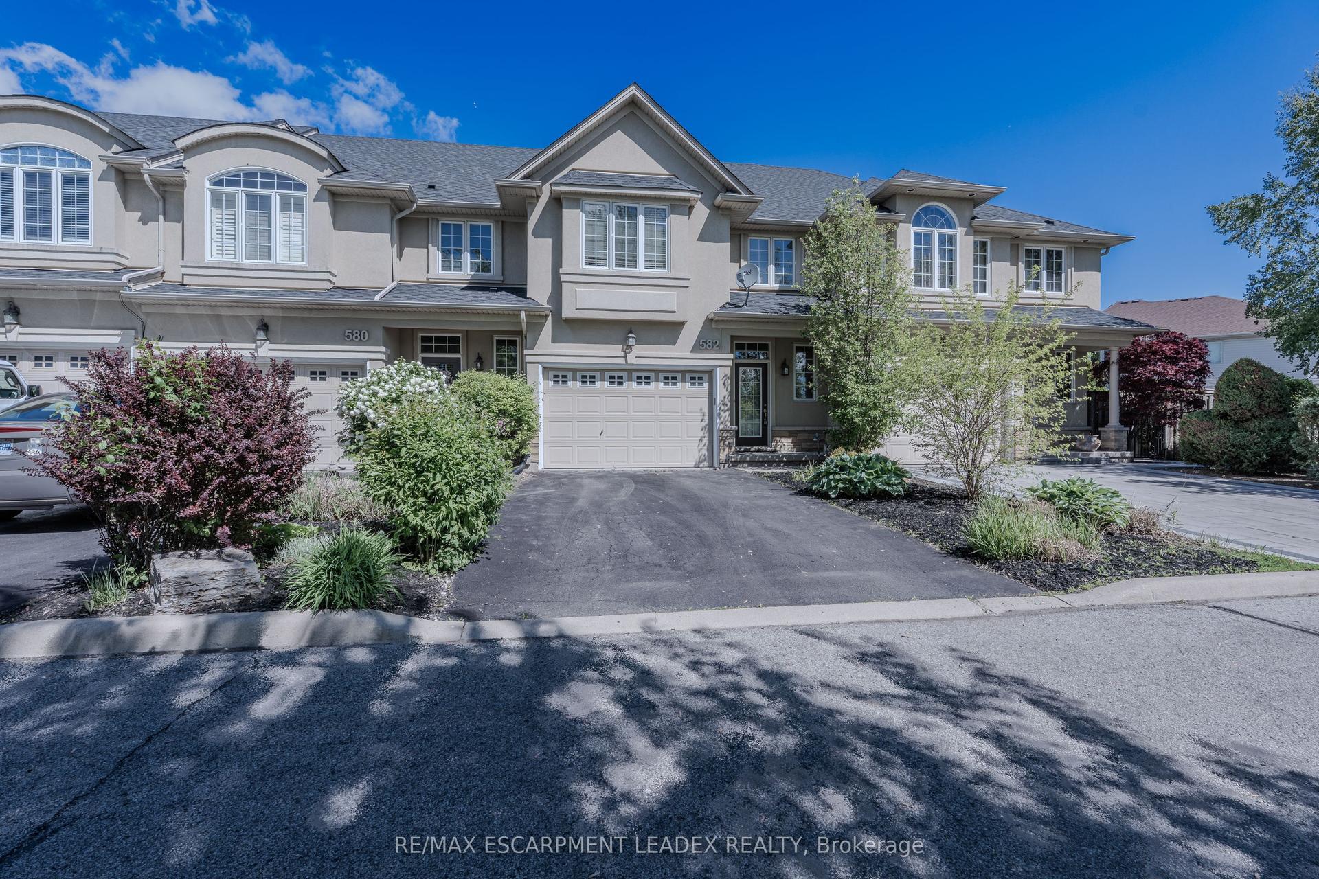 582 Stonehenge Drive — photo 1