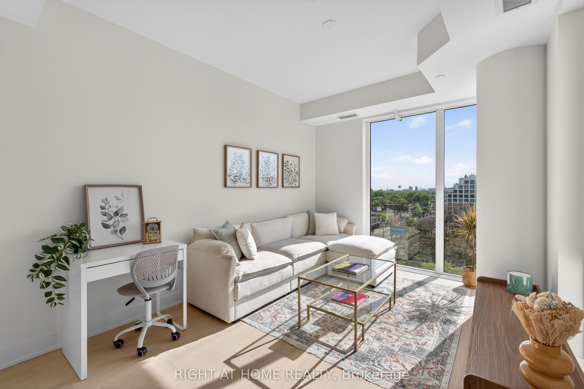 322 Dupont Street — photo 1