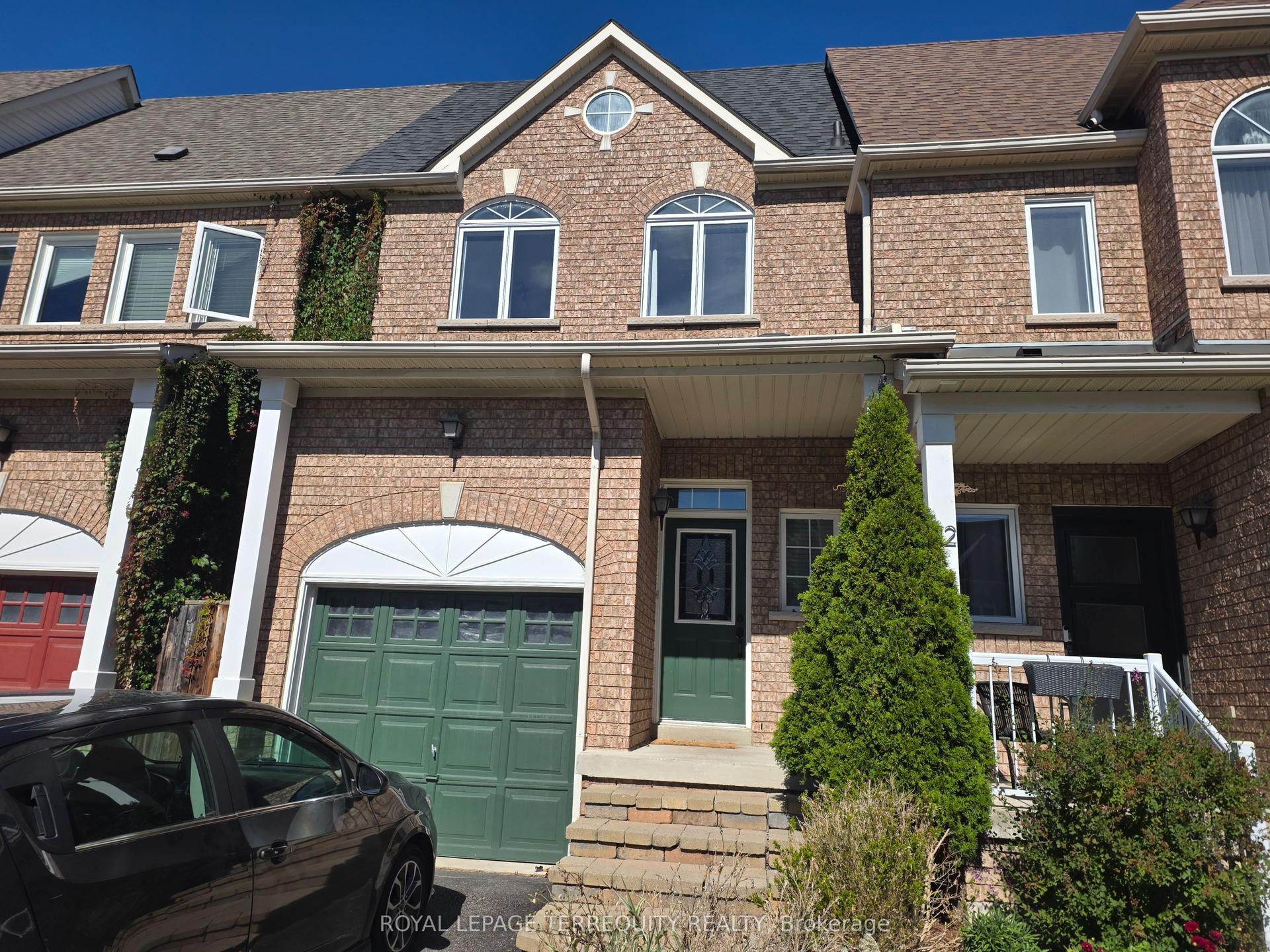 20 Gateway Court, Whitby — Townhouse for lease, photo 1
