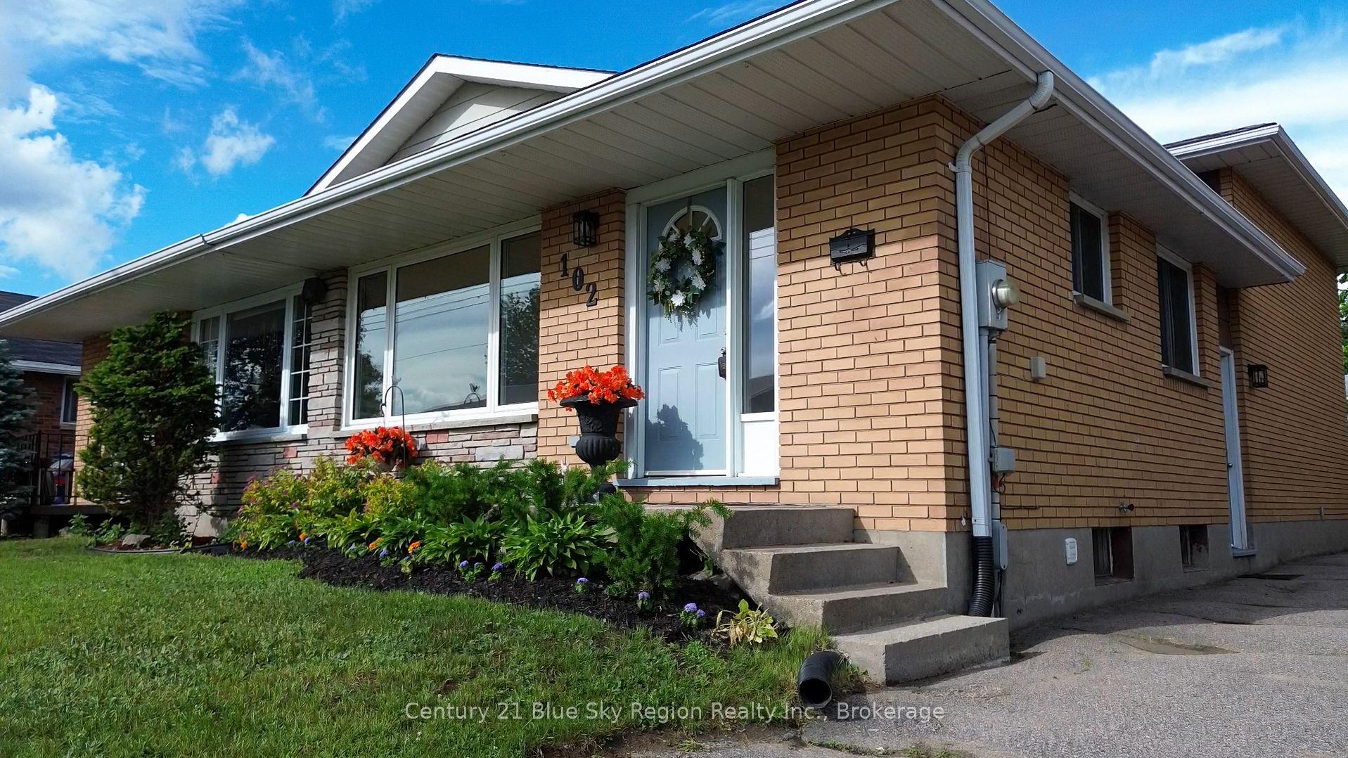 102 Lee Avenue, North Bay — Semi-Detached for sale, photo 1