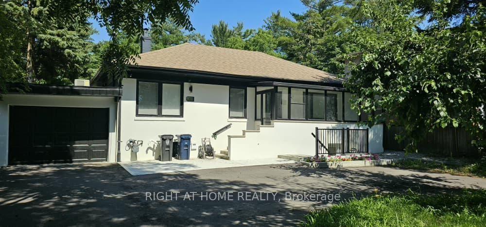 61 Gladys Road, Toronto — Detached for lease, photo 1