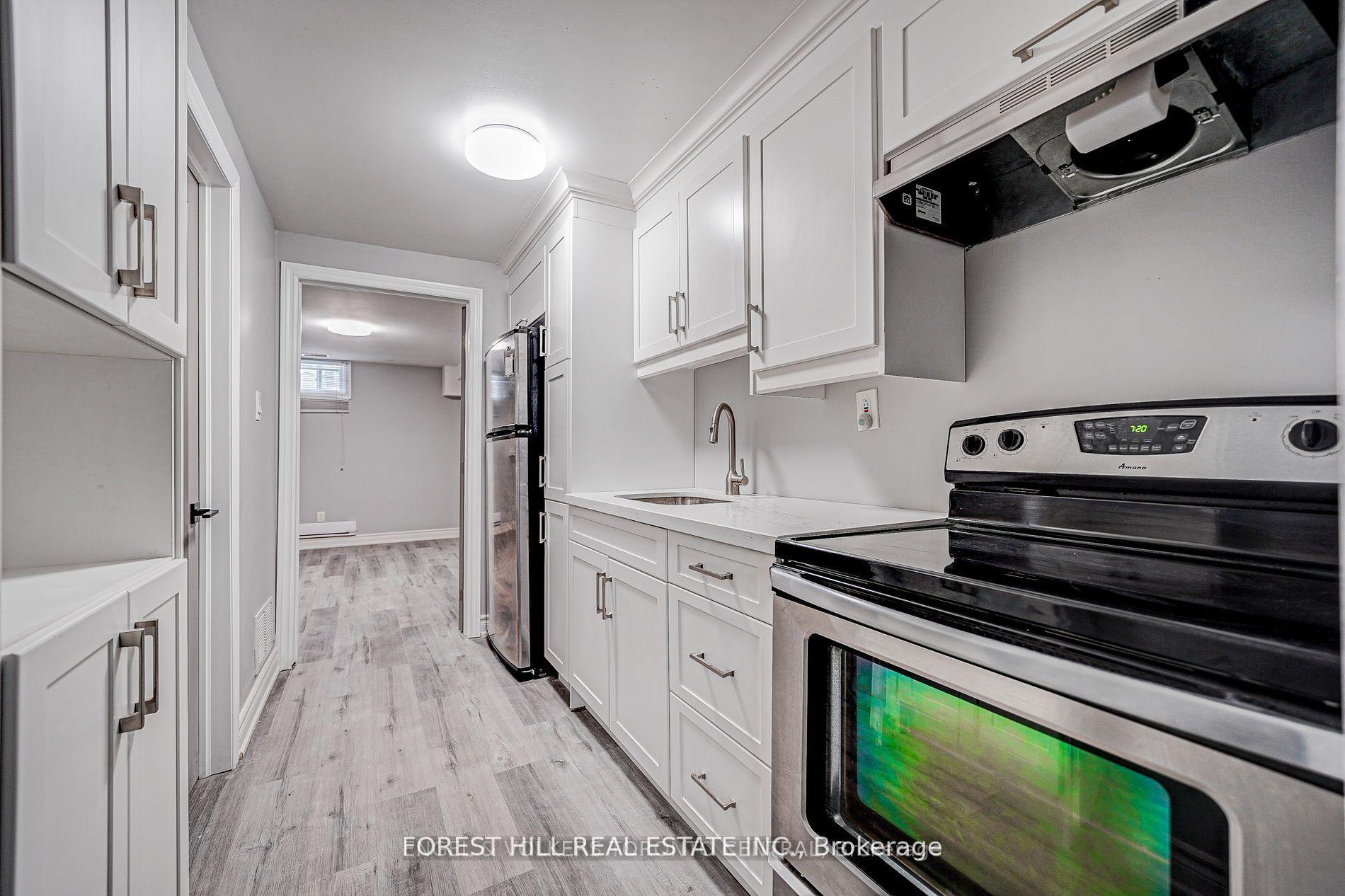 39A Lippincott Street E Lower #Lower, Toronto — Townhouse for lease, photo 1