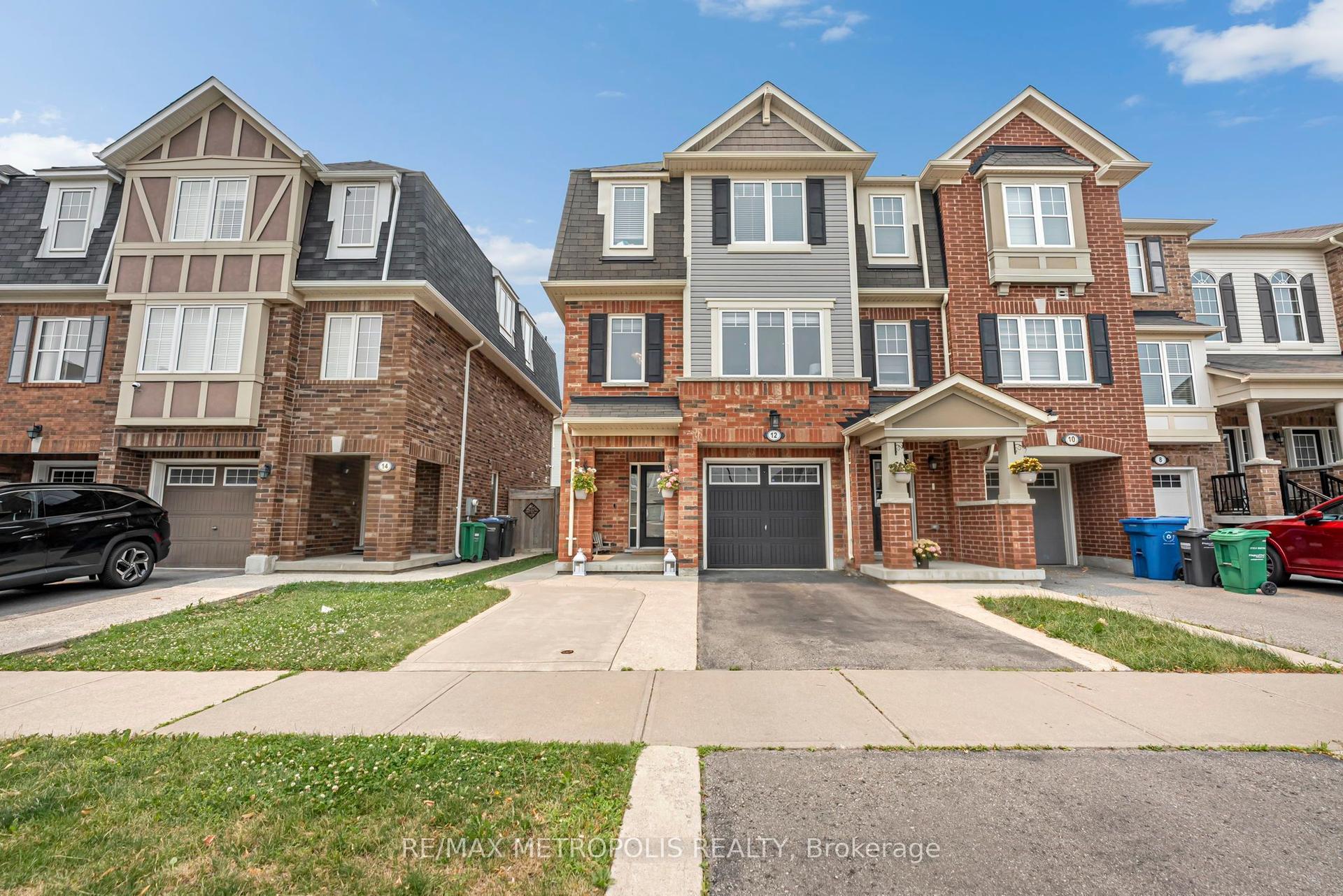 12 AFFLECK Road, Brampton — Townhouse for sale, photo 1