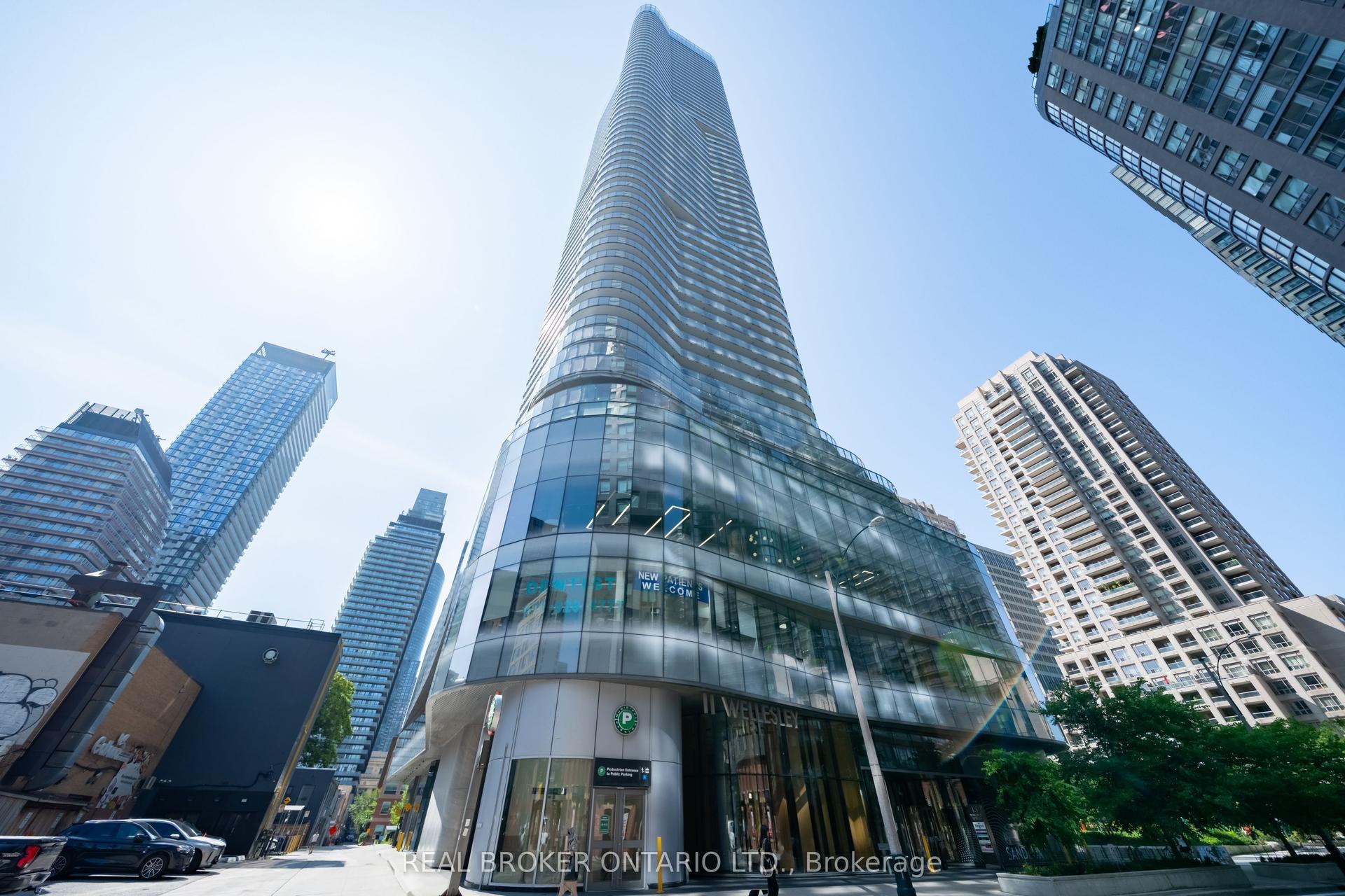 11 Wellesley Street W 5311 #5311, Toronto — Condo for sale, photo 1