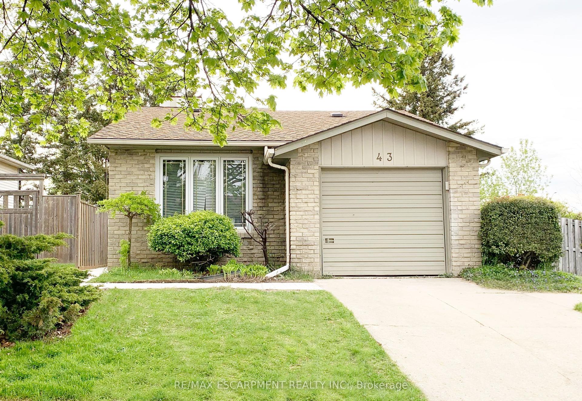 43 KANATA Crescent UPPER #UPPER — photo 1