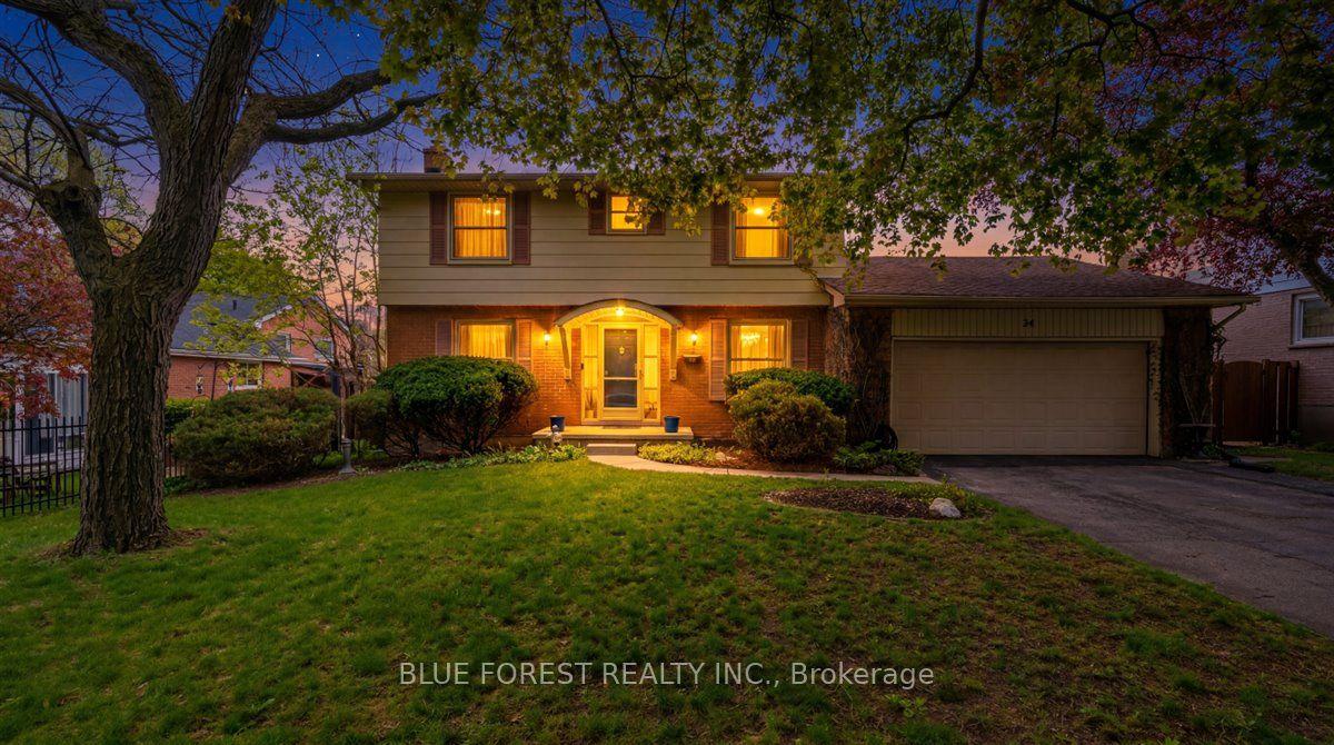 34 Compton Crescent — photo 1