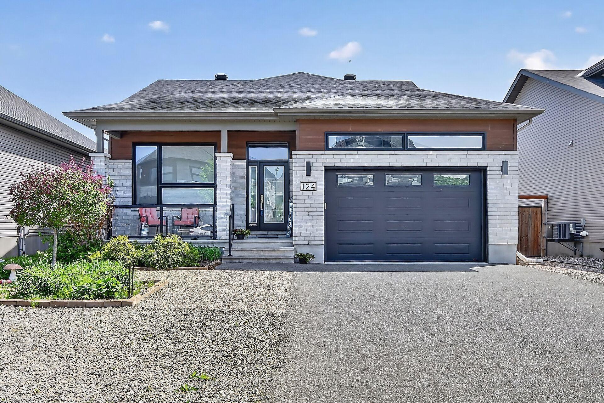 124 Lyon Street, Russell — Detached for sale, photo 1