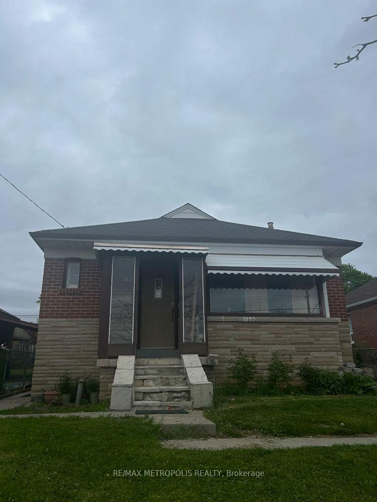 1837 Victoria Park Avenue Main #Main — photo 1