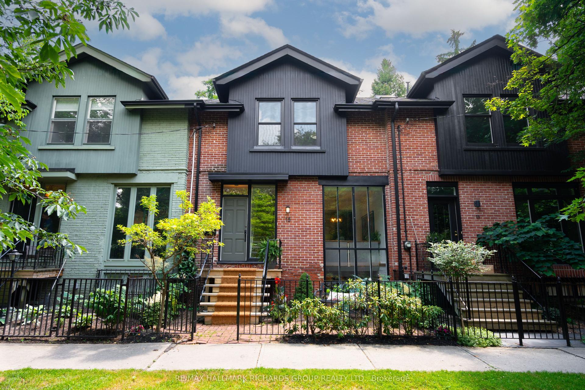 15 Hillcrest Park, Toronto — Townhouse for sale, photo 1