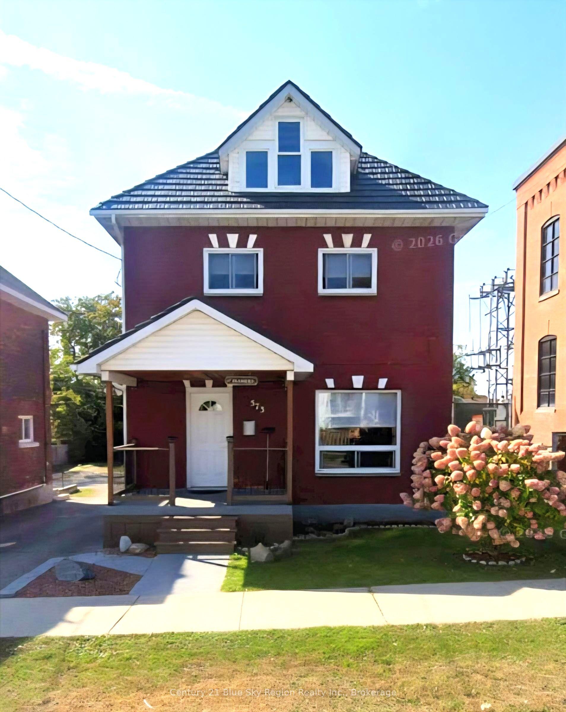573 Worthington Street E — photo 1