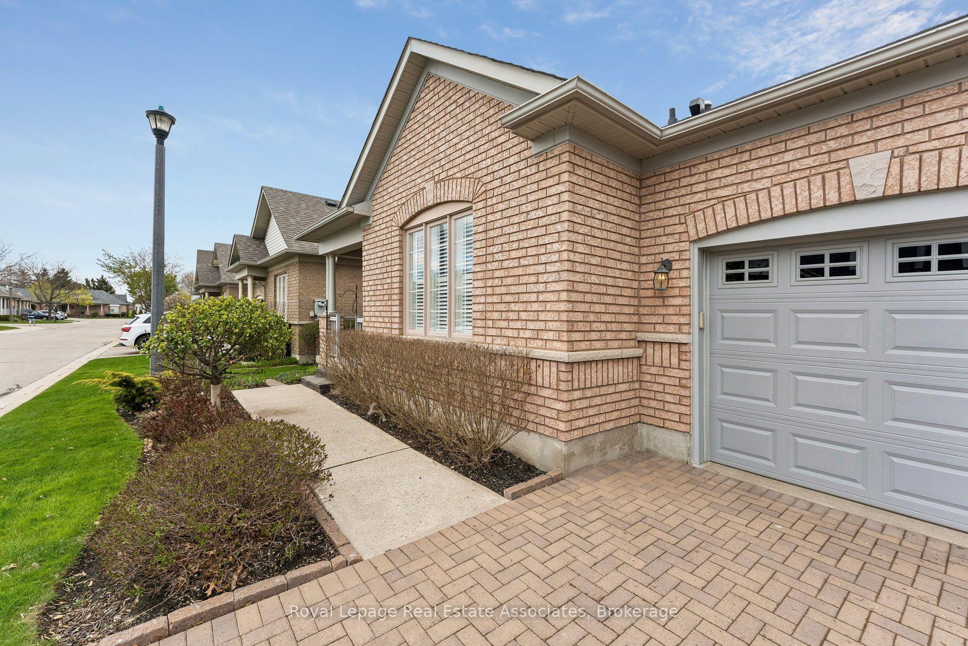9 Falconwood Place — photo 1