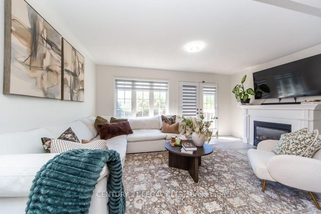 44 Tincomb Crescent — photo 1