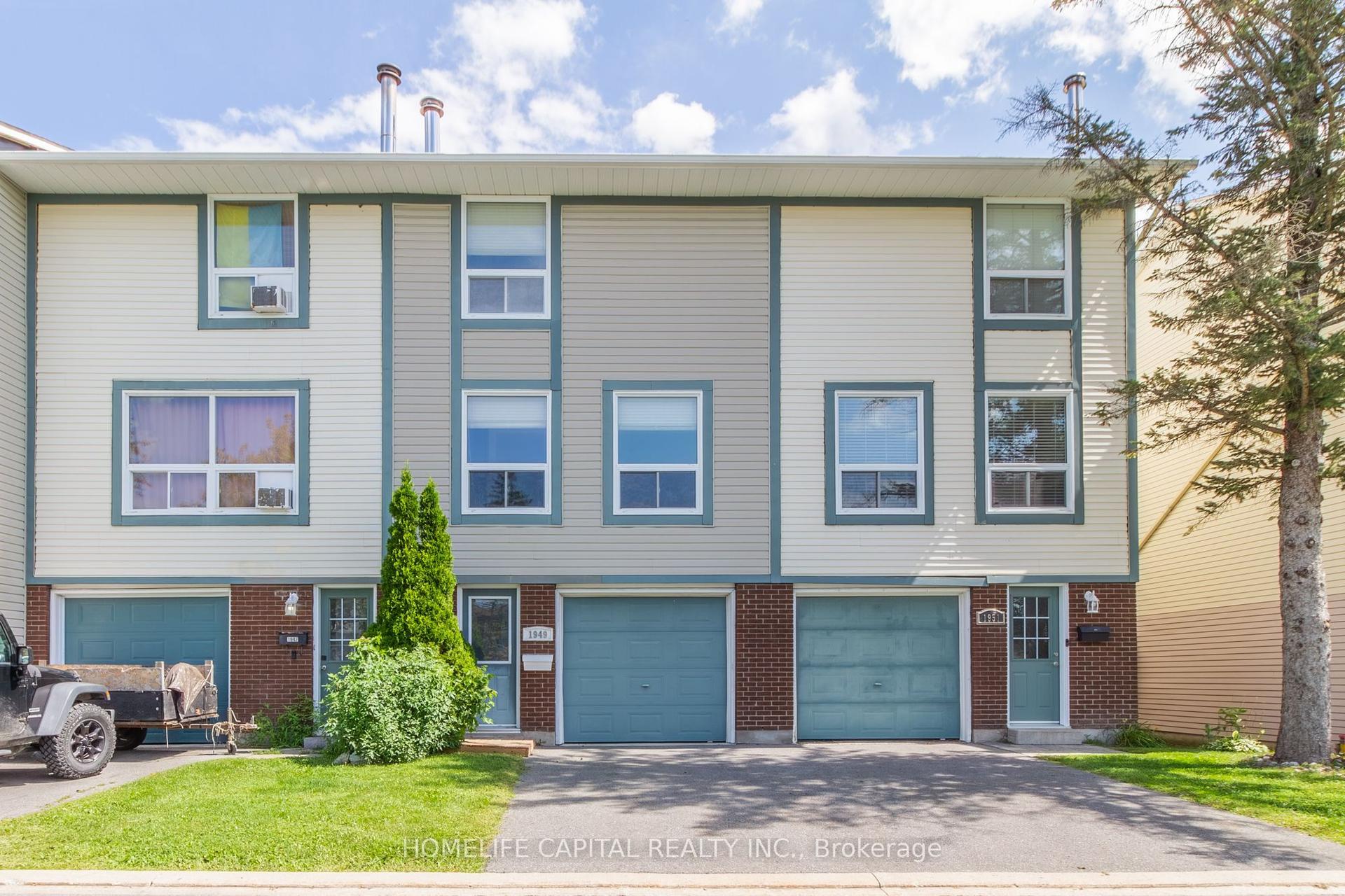 1949 Greenway Park Lane, Blackburn Hamlet — Condo Town for sale, photo 1