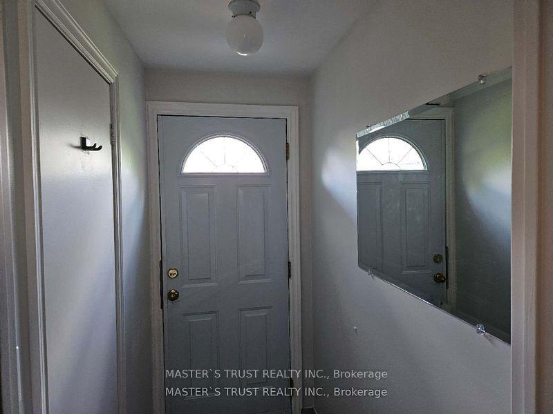 69 grove park Crescent, Toronto — Detached for lease, photo 1